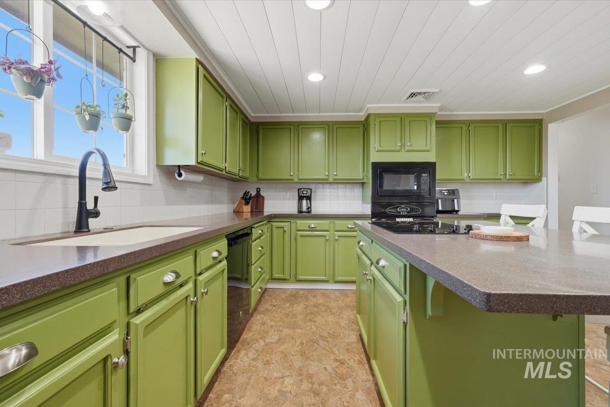6850 W Black Canyon Hwy, Emmett, Idaho 83617, 4 Bedrooms, 2.5 Bathrooms, Residential For Sale, Price $649,900,MLS 98990842