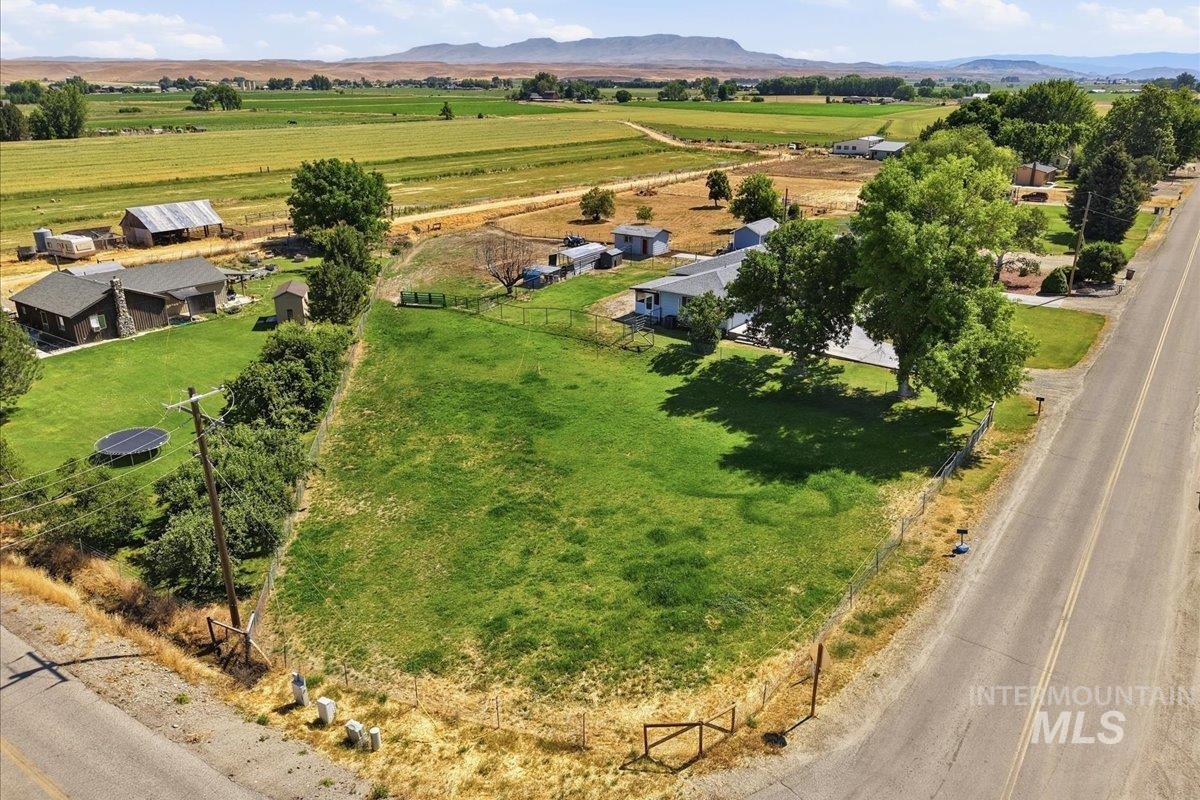 6850 W Black Canyon Hwy, Emmett, Idaho 83617, 4 Bedrooms, 2.5 Bathrooms, Residential For Sale, Price $649,900,MLS 98990842