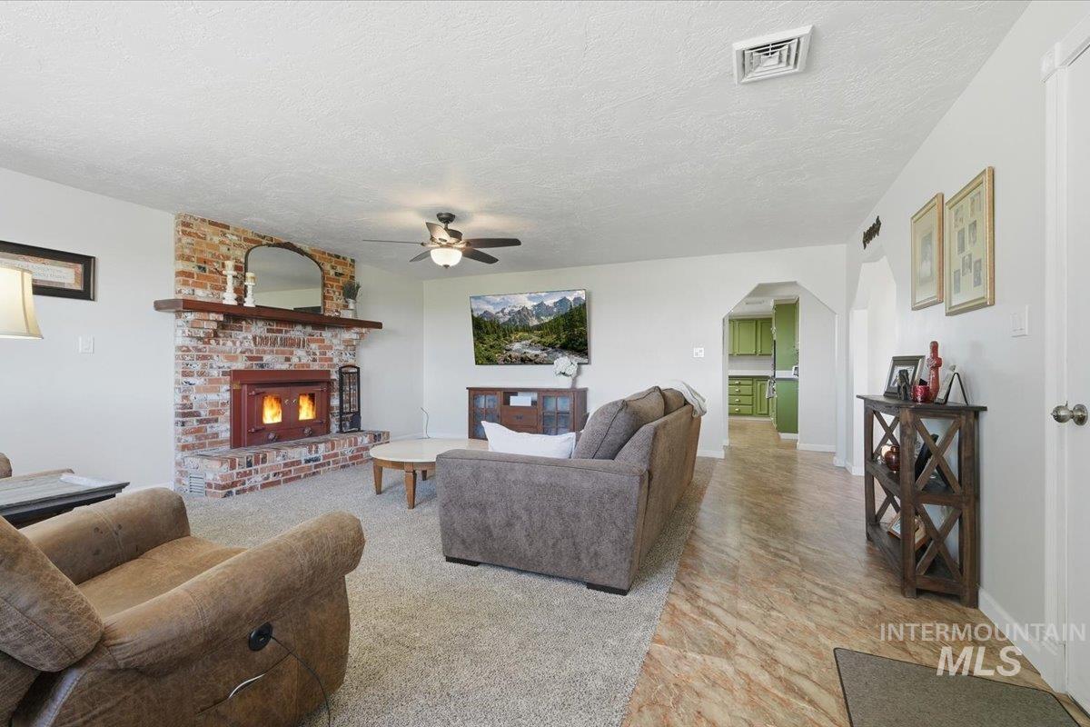 6850 W Black Canyon Hwy, Emmett, Idaho 83617, 4 Bedrooms, 2.5 Bathrooms, Residential For Sale, Price $649,900,MLS 98990842