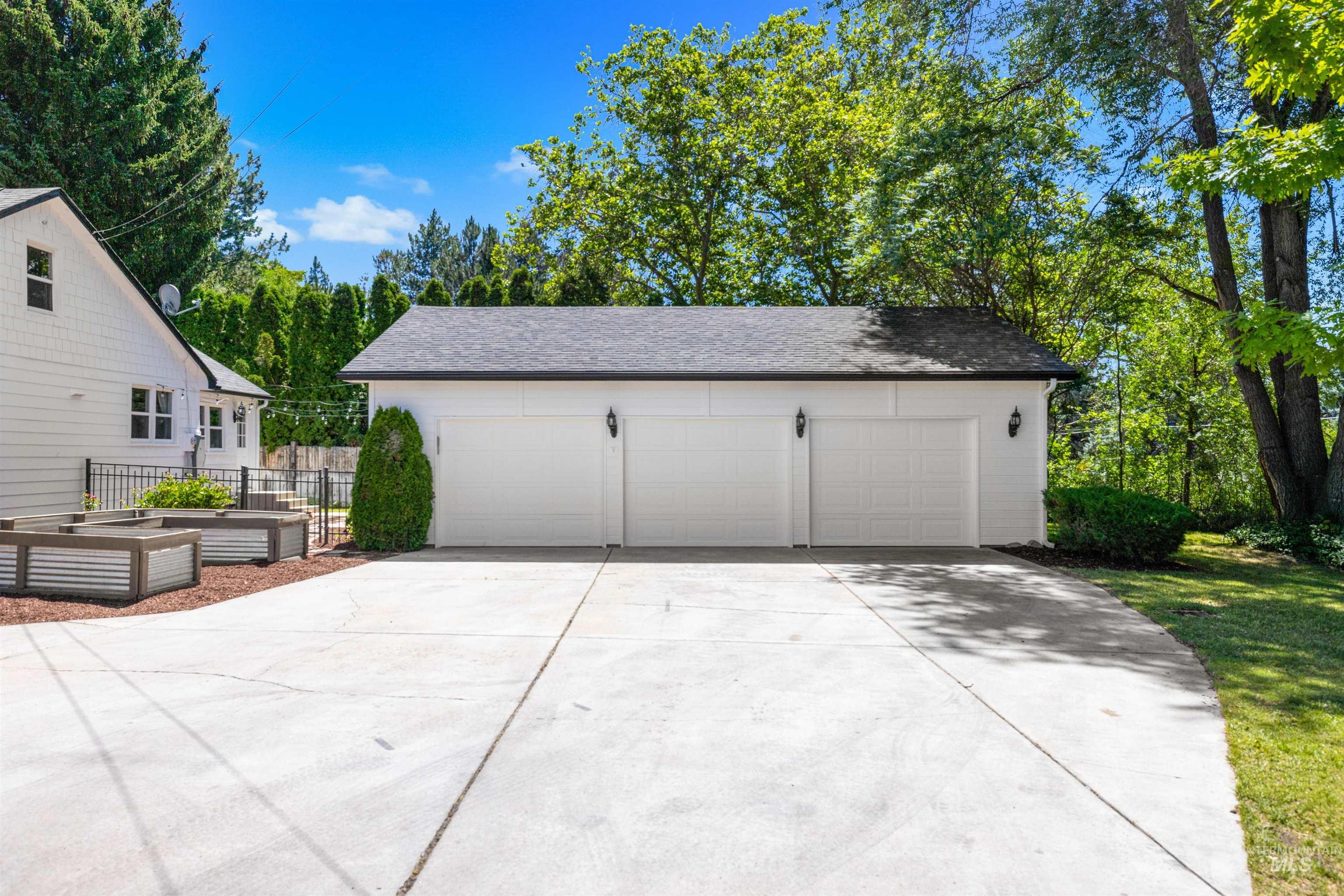 4100 N Bodenheimer St., Boise, Idaho 83703, 4 Bedrooms, 3 Bathrooms, Residential For Sale, Price $799,000,MLS 98990846