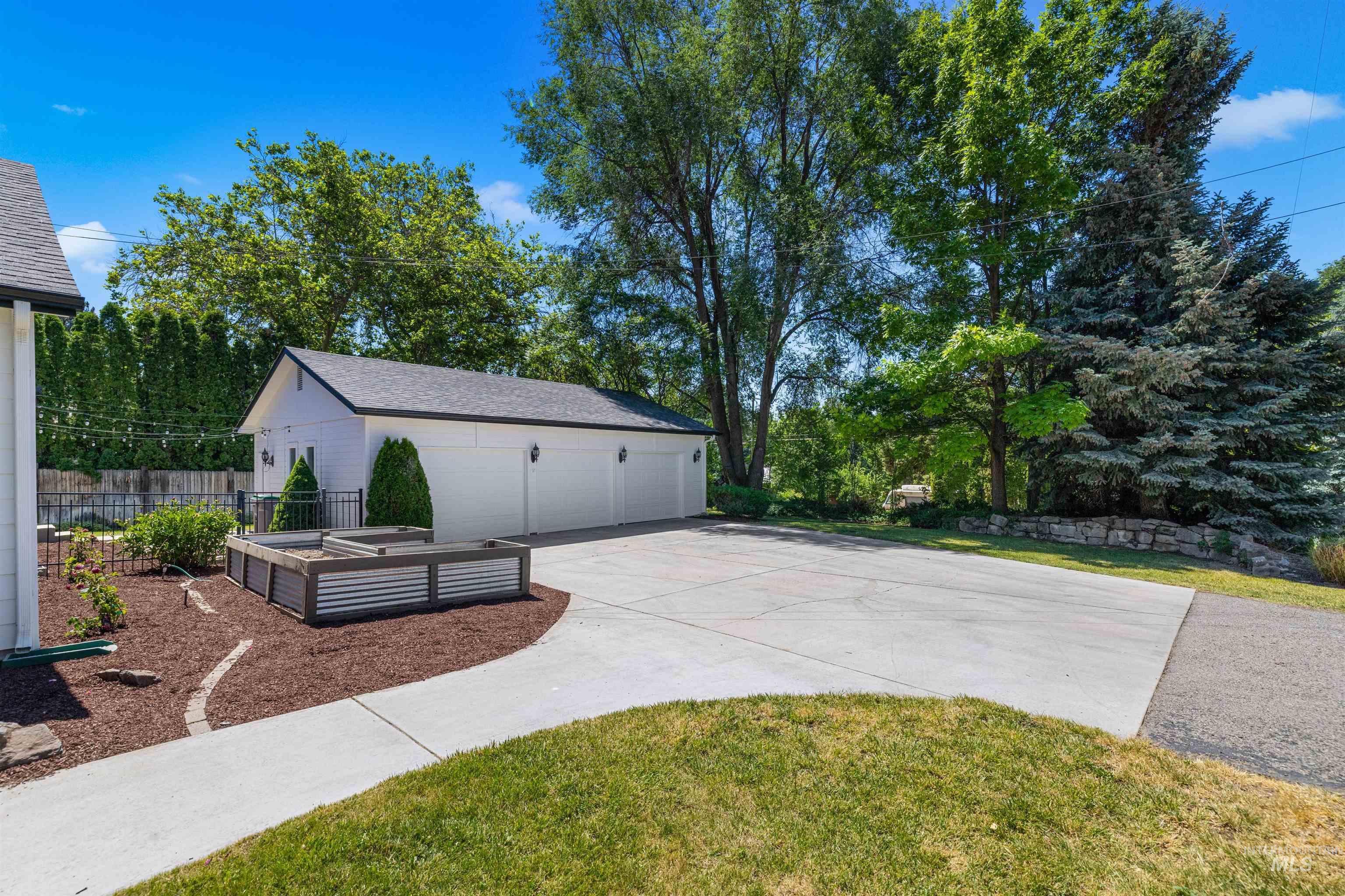 4100 N Bodenheimer St., Boise, Idaho 83703, 4 Bedrooms, 3 Bathrooms, Residential For Sale, Price $799,000,MLS 98990846