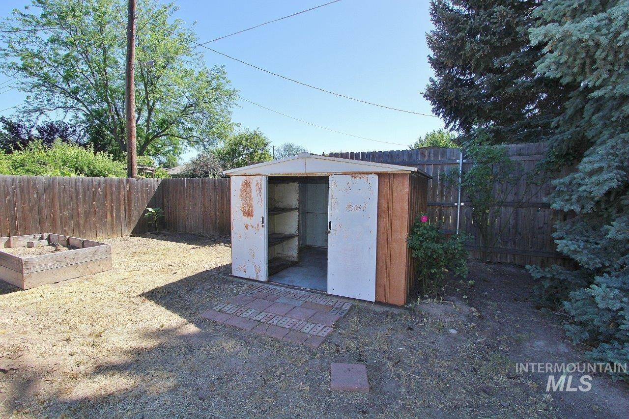 2114 Fry St, Boise, Idaho 83704, 3 Bedrooms, 1 Bathroom, Residential For Sale, Price $349,900,MLS 98990847