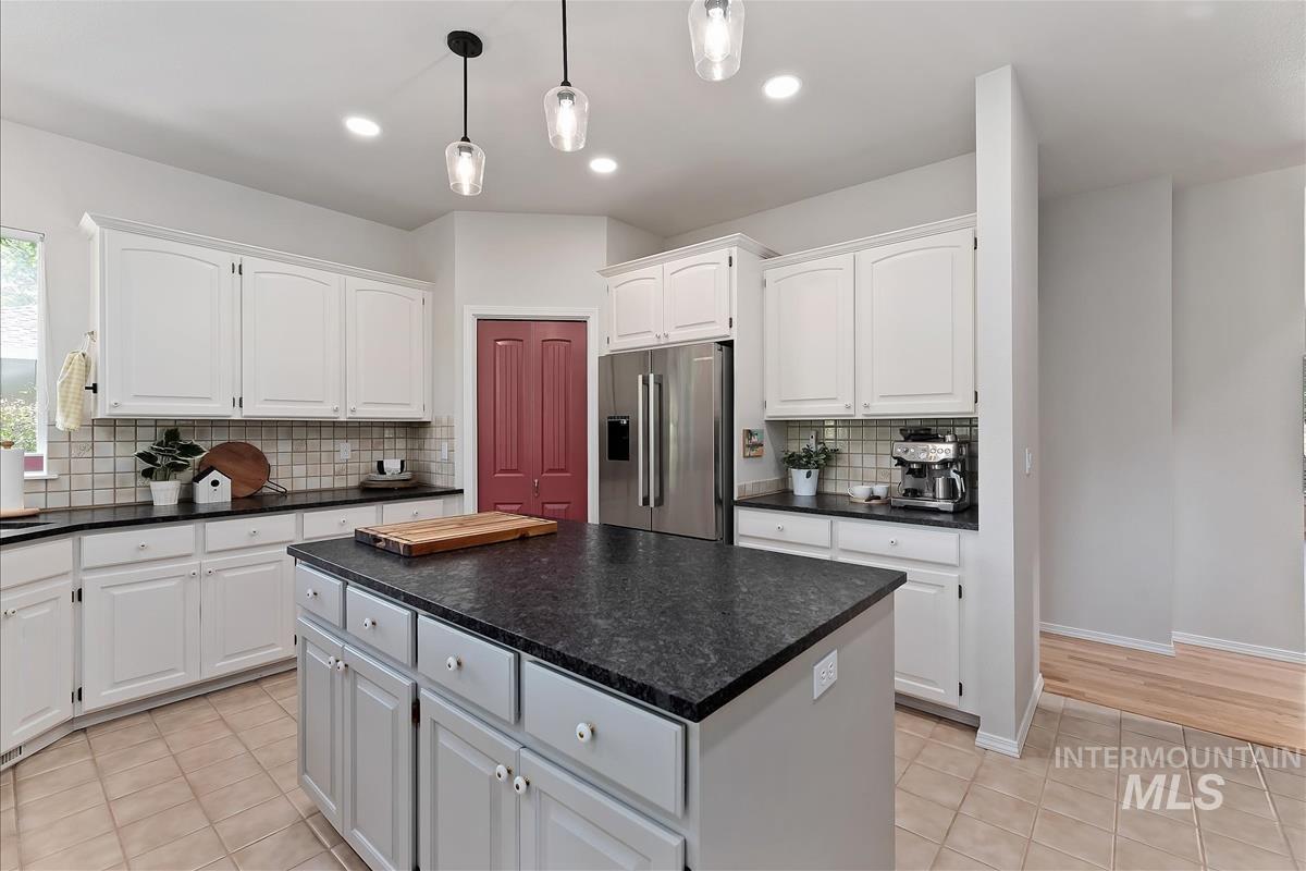 5176 N Blackbird Way, Garden City, Idaho 83714, 4 Bedrooms, 2.5 Bathrooms, Residential For Sale, Price $829,000,MLS 98990850