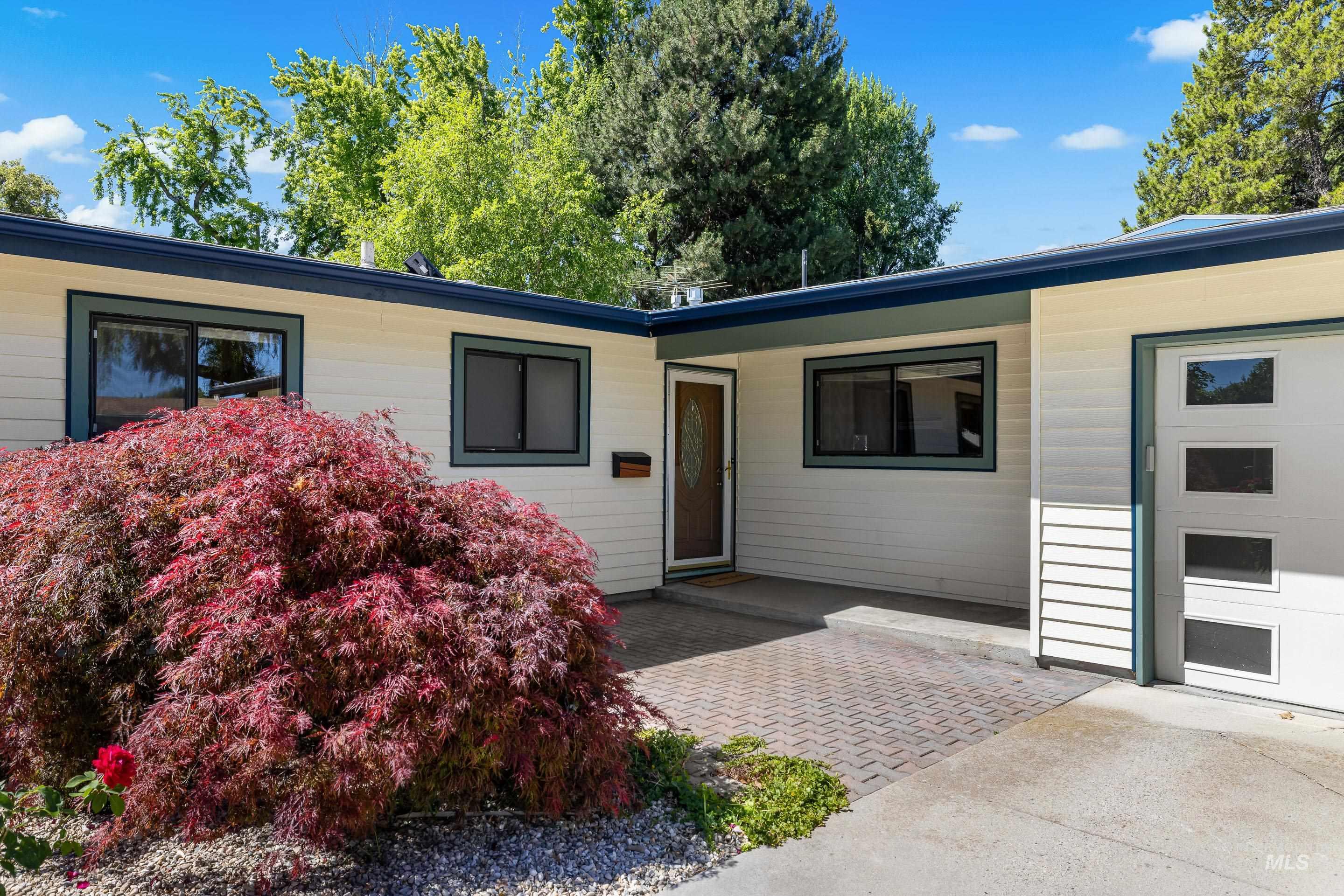 2717 N Alamo Rd, Boise, Idaho 83704, 3 Bedrooms, 3 Bathrooms, Residential For Sale, Price $587,000,MLS 98990851