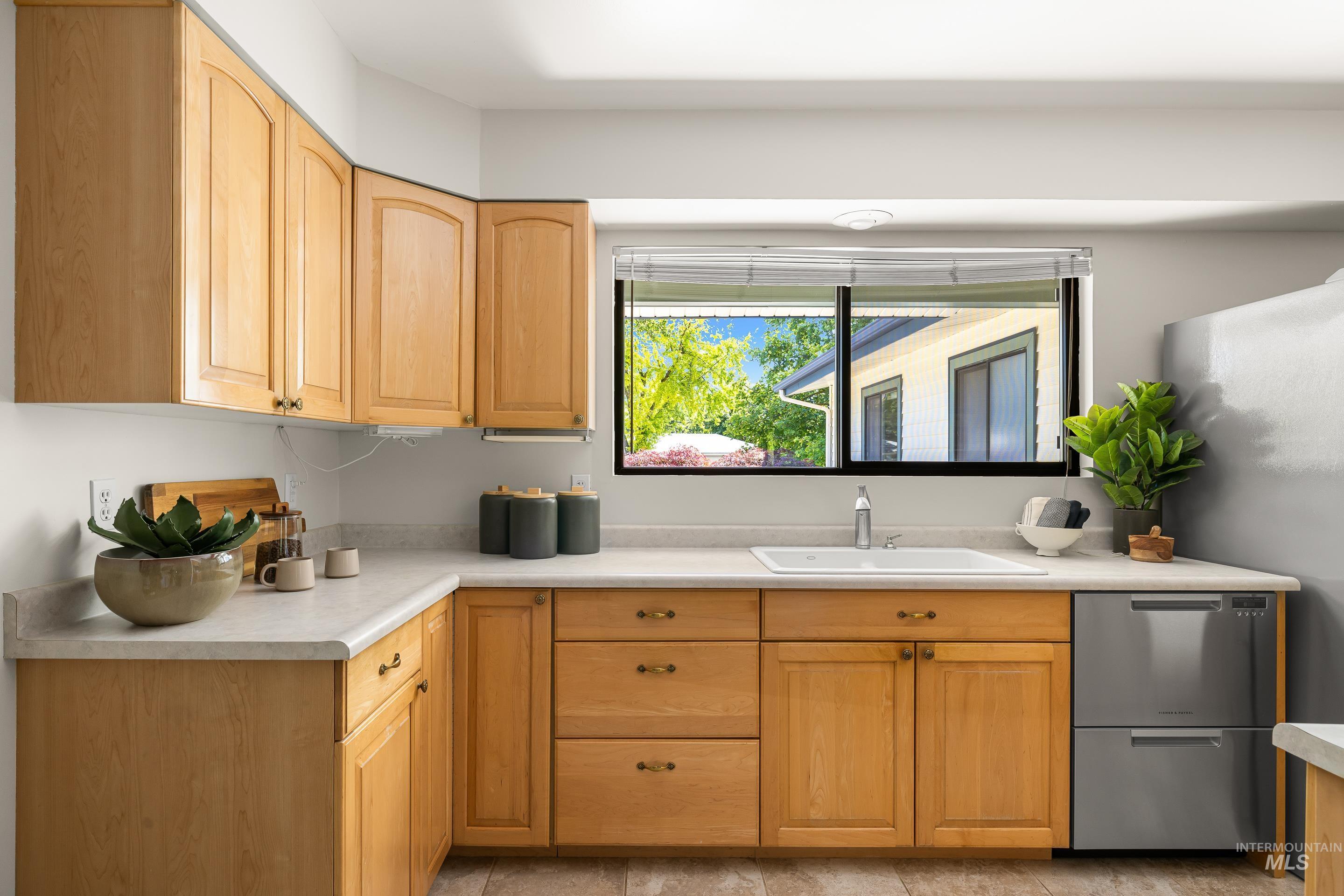 2717 N Alamo Rd, Boise, Idaho 83704, 3 Bedrooms, 3 Bathrooms, Residential For Sale, Price $587,000,MLS 98990851