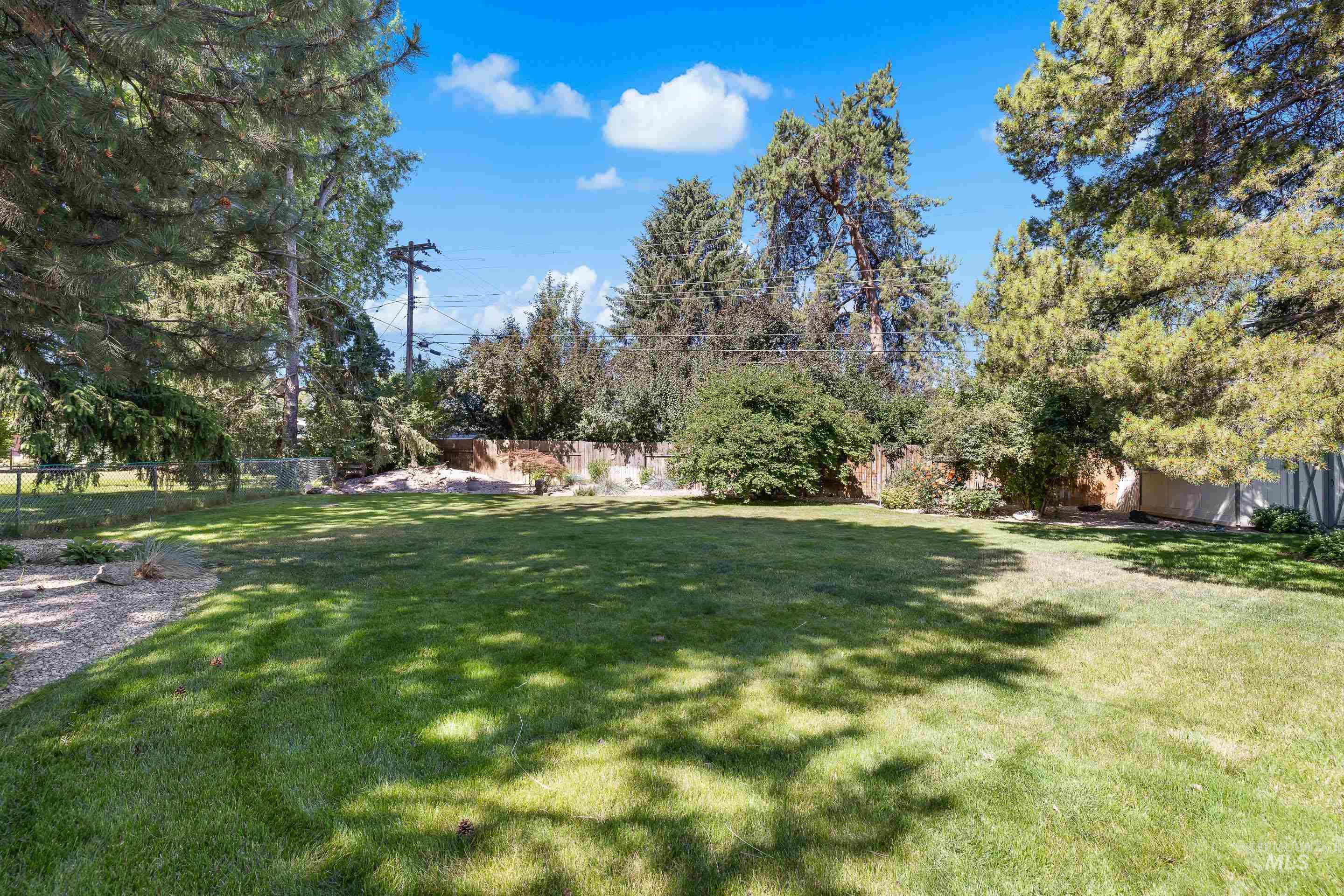 2717 N Alamo Rd, Boise, Idaho 83704, 3 Bedrooms, 3 Bathrooms, Residential For Sale, Price $587,000,MLS 98990851