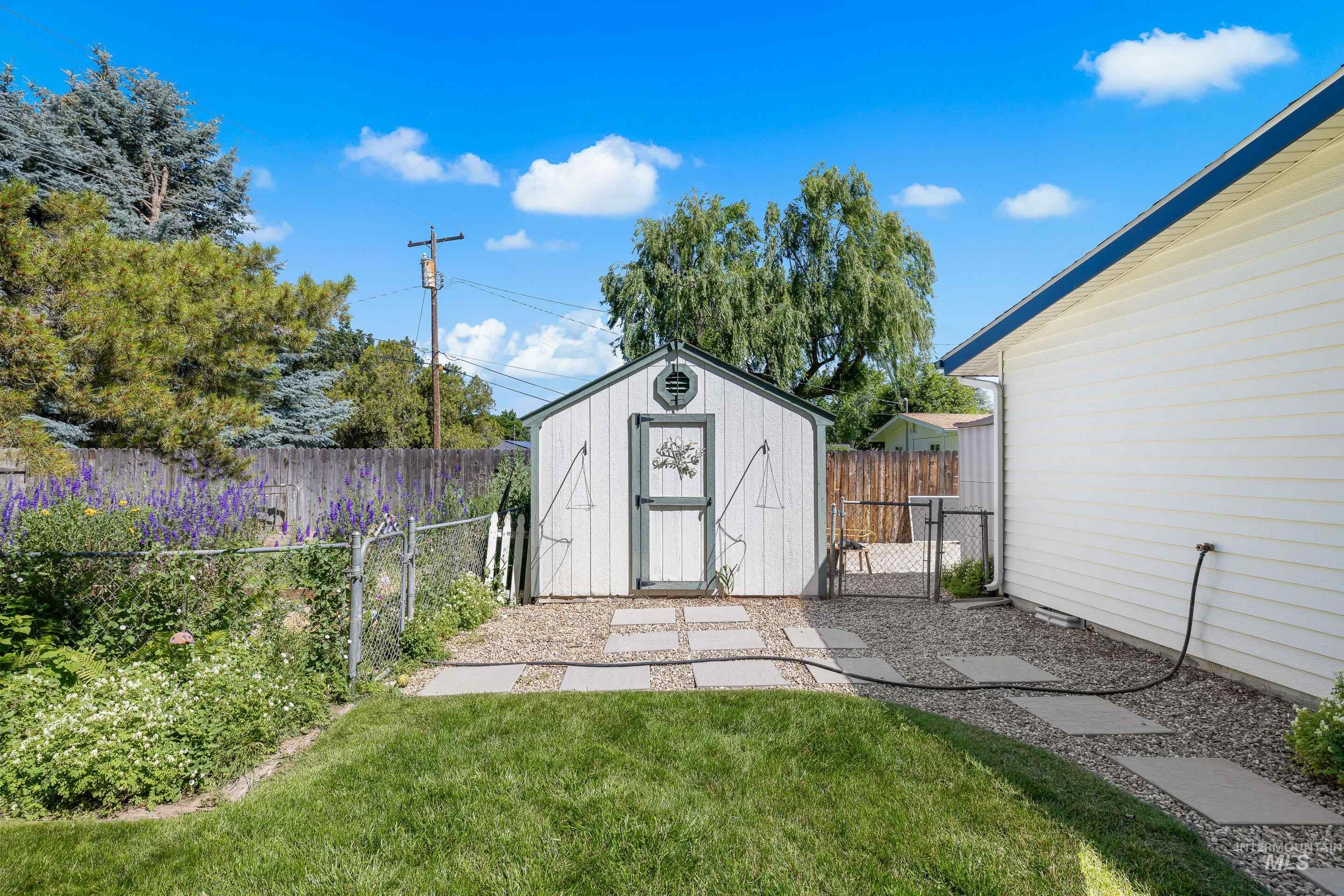 2717 N Alamo Rd, Boise, Idaho 83704, 3 Bedrooms, 3 Bathrooms, Residential For Sale, Price $587,000,MLS 98990851