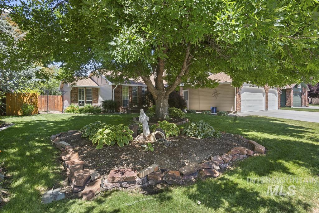 9836 W Alliance Dr., Boise, Idaho 83704, 3 Bedrooms, 3 Bathrooms, Residential For Sale, Price $525,000,MLS 98990853