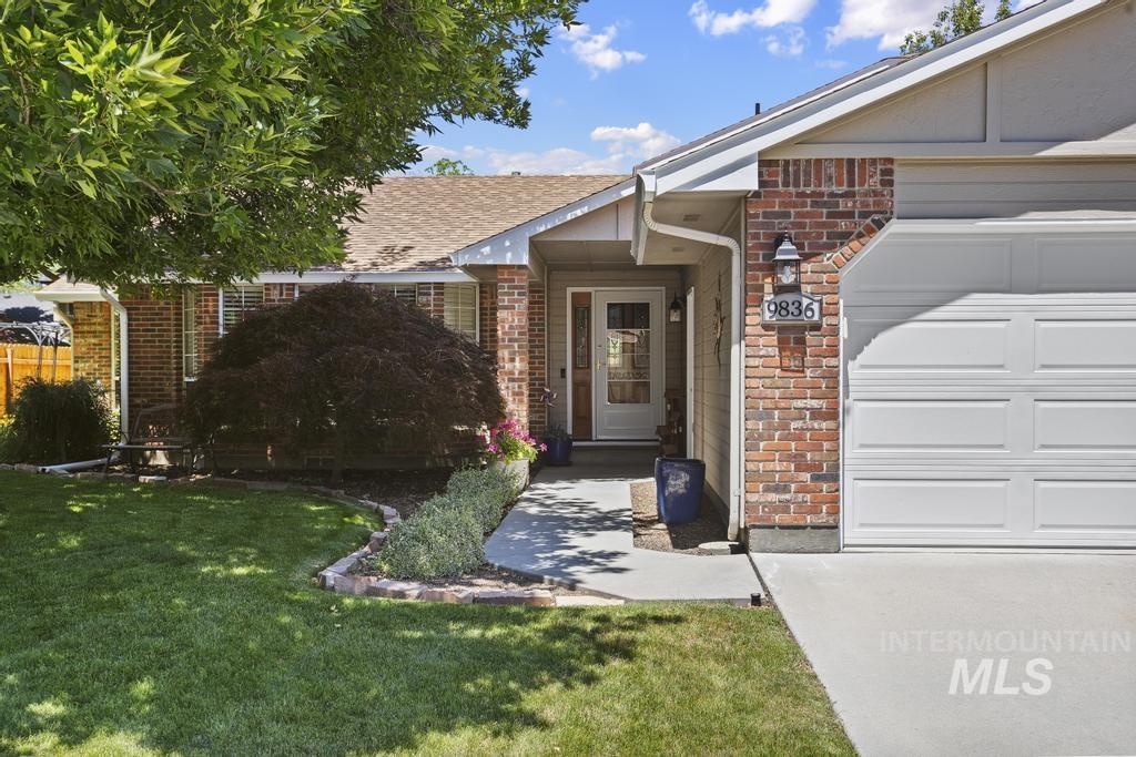 9836 W Alliance Dr., Boise, Idaho 83704, 3 Bedrooms, 3 Bathrooms, Residential For Sale, Price $525,000,MLS 98990853