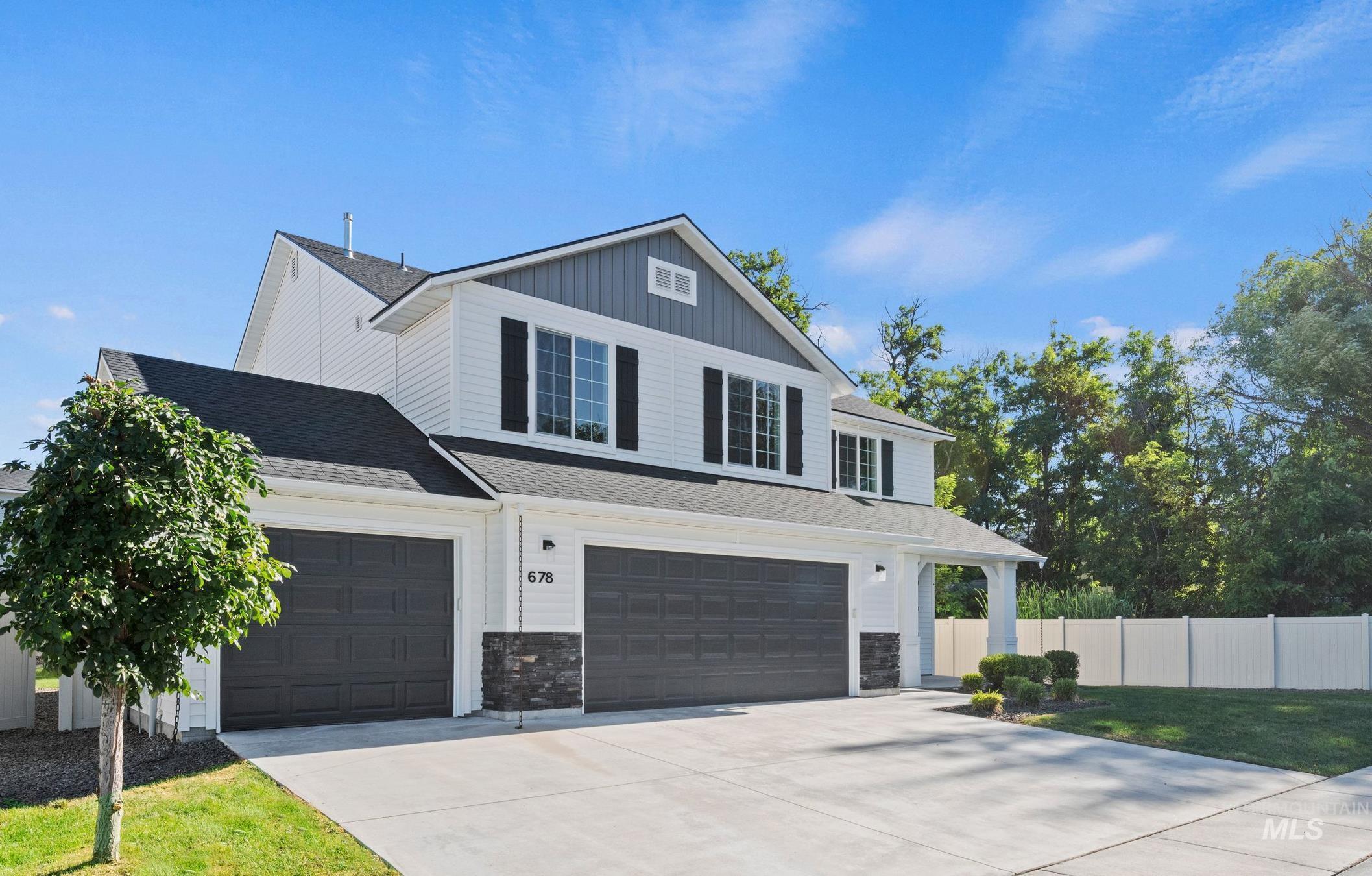678 S Queens Dr, Nampa, Idaho 83687, 5 Bedrooms, 2.5 Bathrooms, Residential For Sale, Price $494,900,MLS 98990854