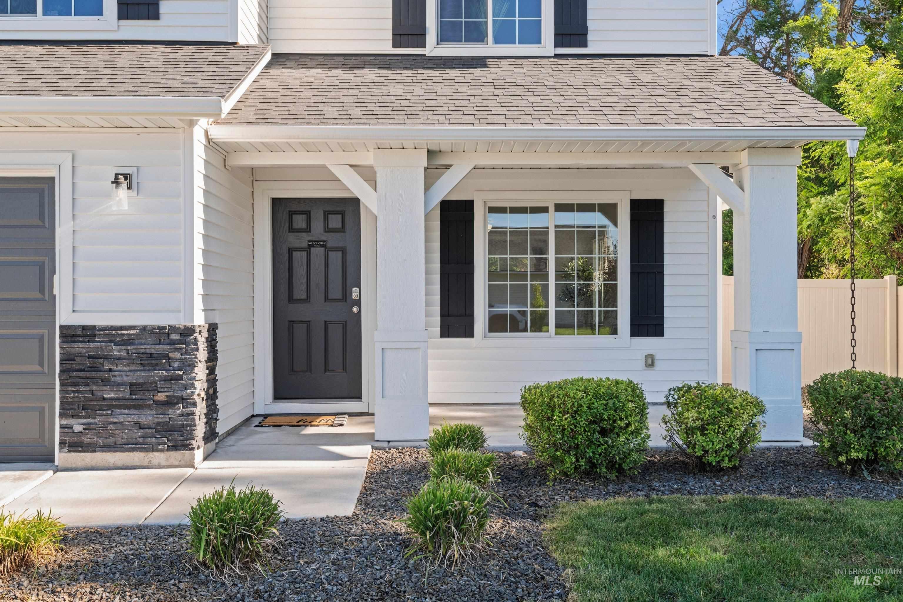 678 S Queens Dr, Nampa, Idaho 83687, 5 Bedrooms, 2.5 Bathrooms, Residential For Sale, Price $494,900,MLS 98990854