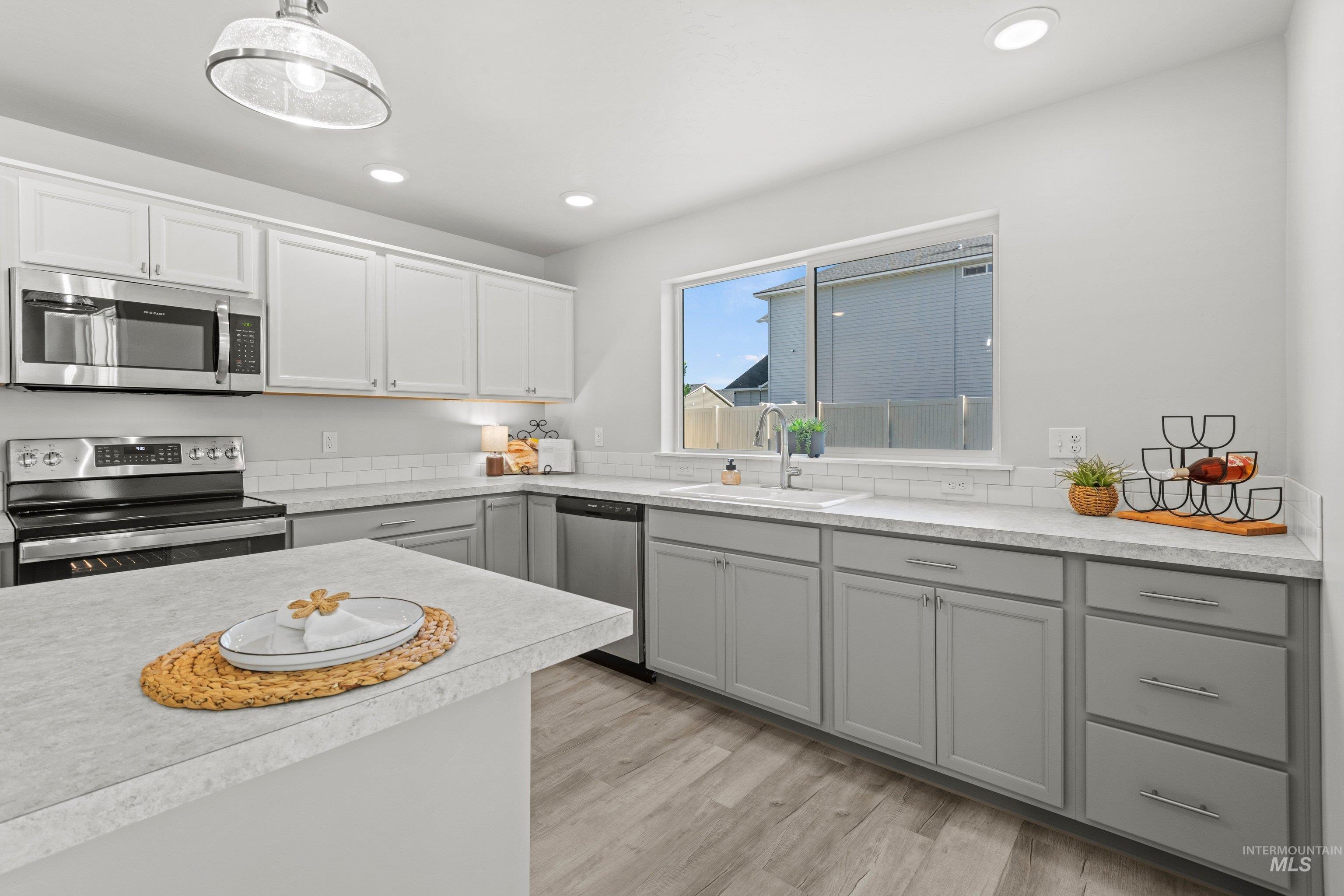 678 S Queens Dr, Nampa, Idaho 83687, 5 Bedrooms, 2.5 Bathrooms, Residential For Sale, Price $494,900,MLS 98990854