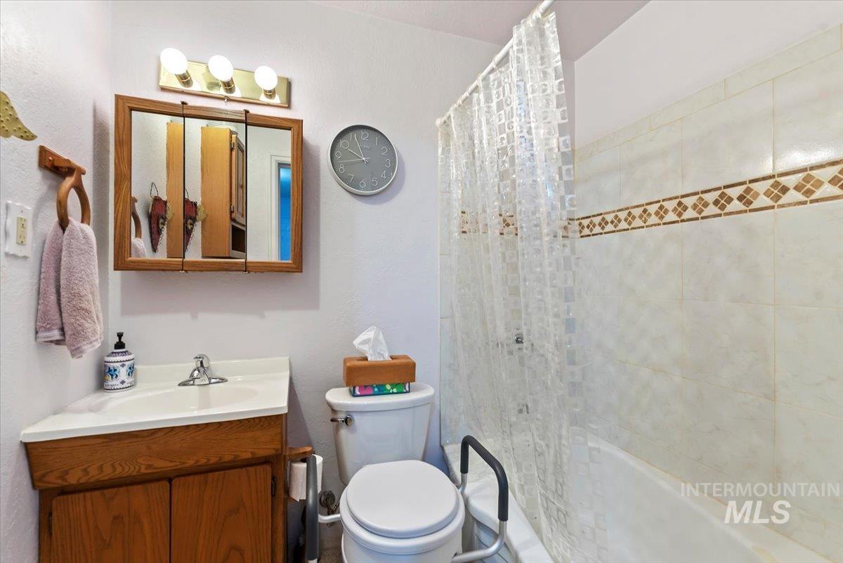 1817 N 25Th St, Boise, Idaho 83702-0214, 2 Bedrooms, 2 Bathrooms, Residential For Sale, Price $650,000,MLS 98990863