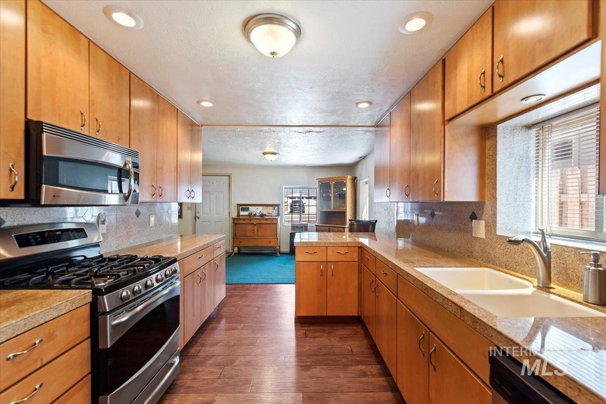 1817 N 25Th St, Boise, Idaho 83702-0214, 2 Bedrooms, 2 Bathrooms, Residential For Sale, Price $650,000,MLS 98990863