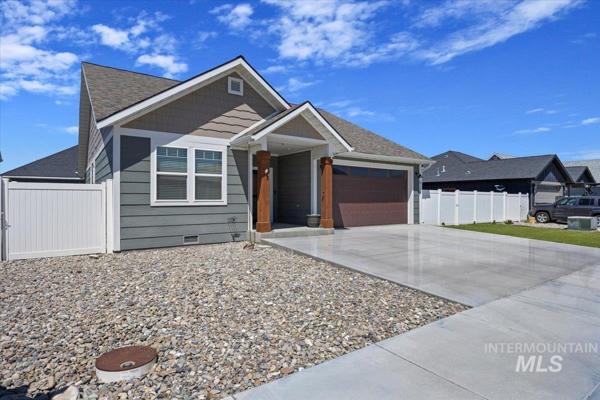 919 Victory Dr, Gooding, Idaho 83330, 3 Bedrooms, 2 Bathrooms, Residential For Sale, Price $400,000,MLS 98990865