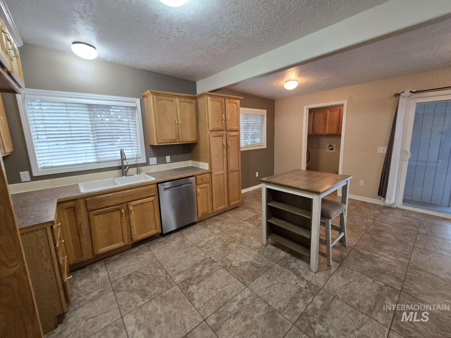 911 N 4Th St, Parma, Idaho 83660, 3 Bedrooms, 2 Bathrooms, Residential For Sale, Price $399,000,MLS 98990866
