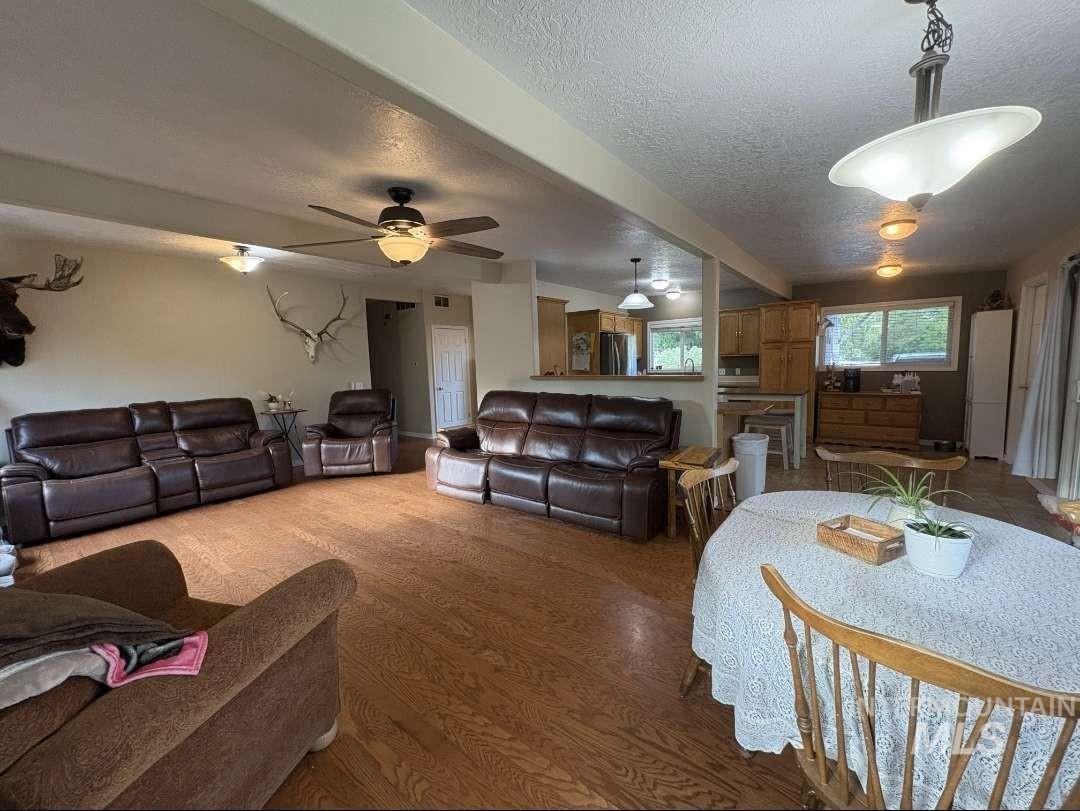 911 N 4Th St, Parma, Idaho 83660, 3 Bedrooms, 2 Bathrooms, Residential For Sale, Price $399,000,MLS 98990866