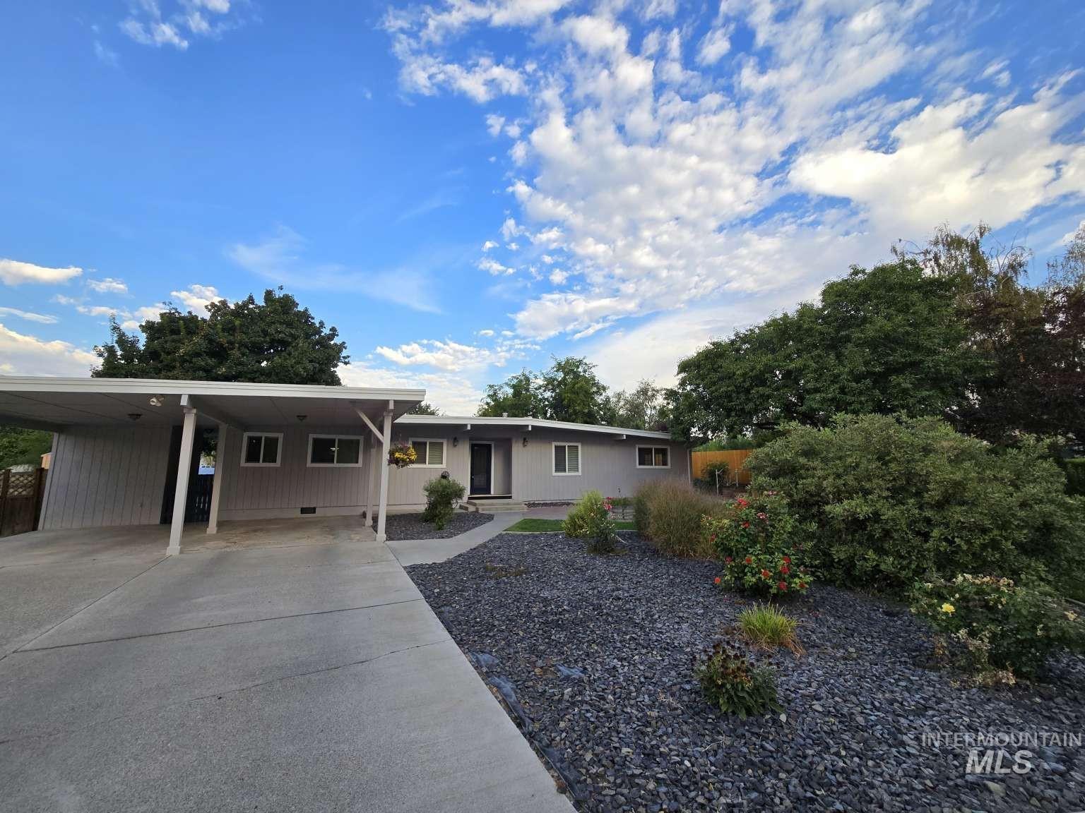 911 N 4Th St, Parma, Idaho 83660, 3 Bedrooms, 2 Bathrooms, Residential For Sale, Price $399,000,MLS 98990866