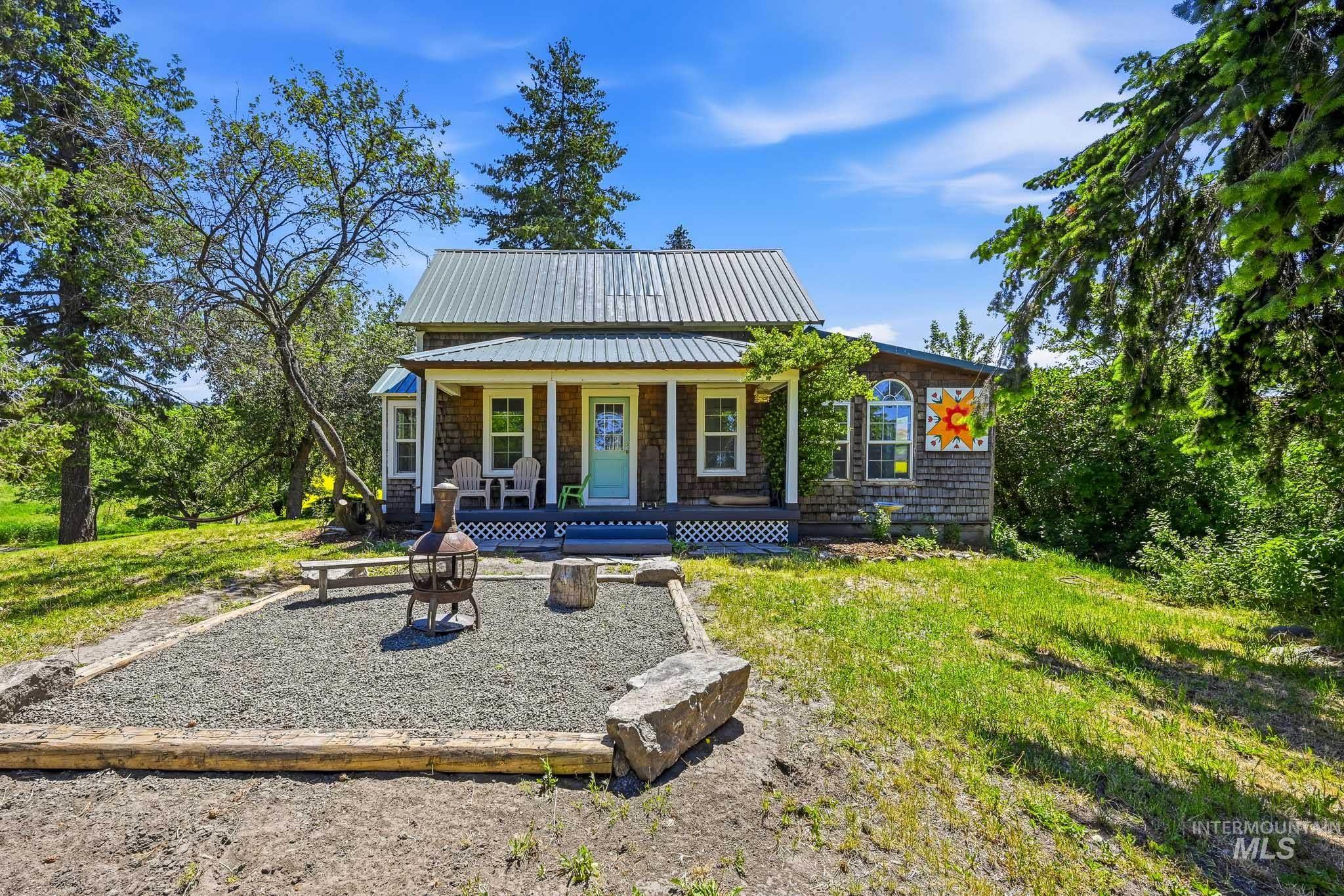 1185 Paradise Ridge Rd, Moscow, Idaho 83843, 4 Bedrooms, 2 Bathrooms, Residential For Sale, Price $540,000,MLS 98990869