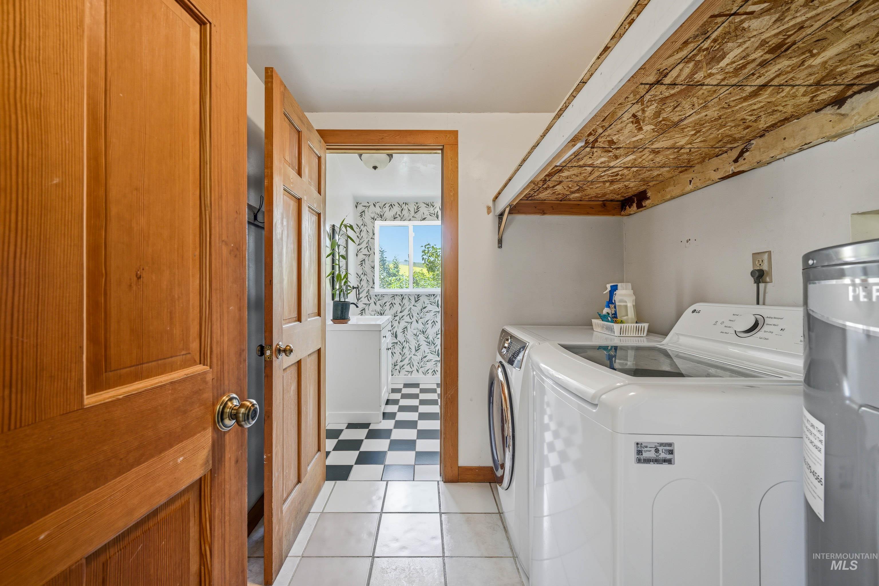 1185 Paradise Ridge Rd, Moscow, Idaho 83843, 4 Bedrooms, 2 Bathrooms, Residential For Sale, Price $540,000,MLS 98990869