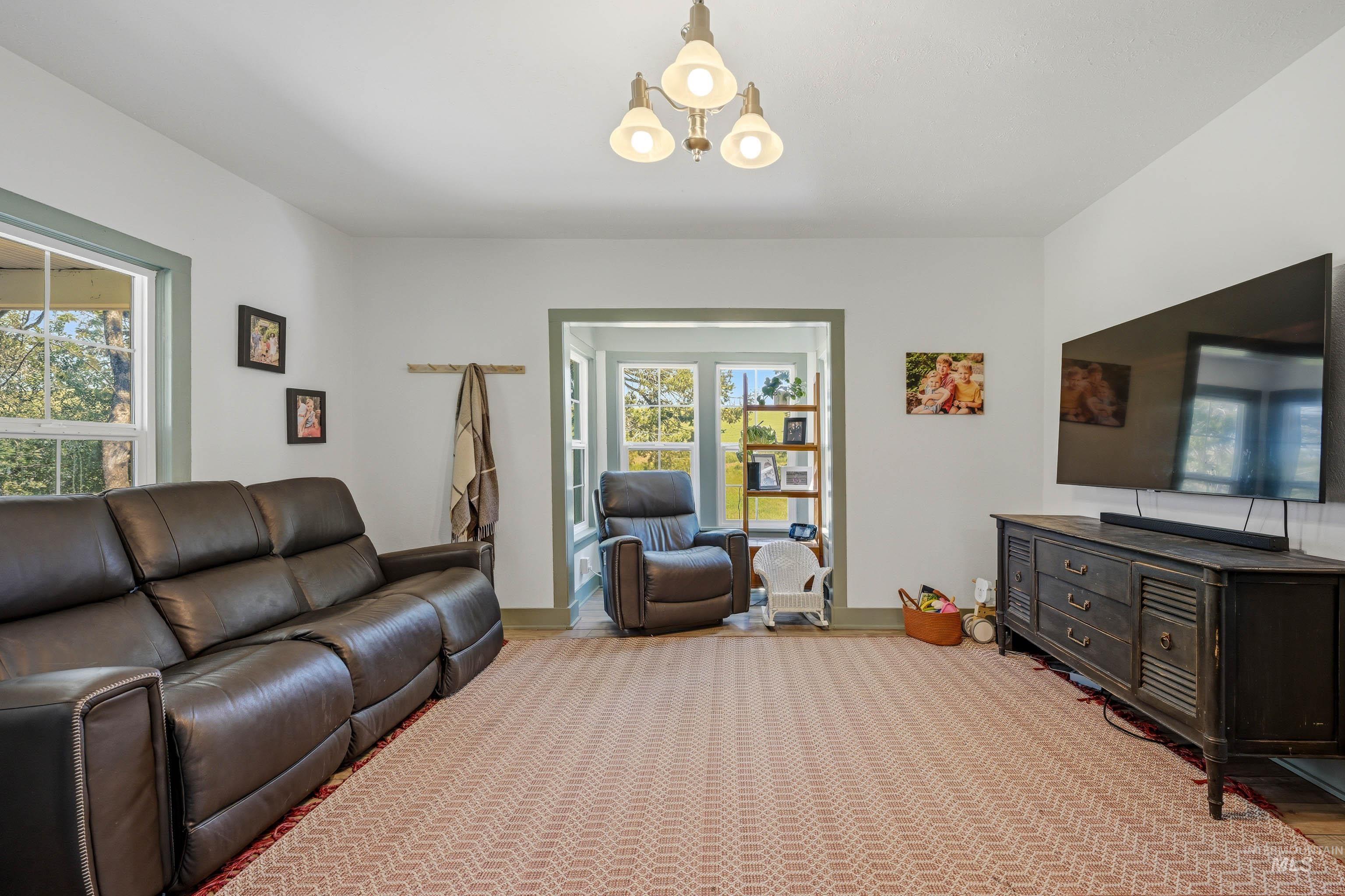 1185 Paradise Ridge Rd, Moscow, Idaho 83843, 4 Bedrooms, 2 Bathrooms, Residential For Sale, Price $540,000,MLS 98990869