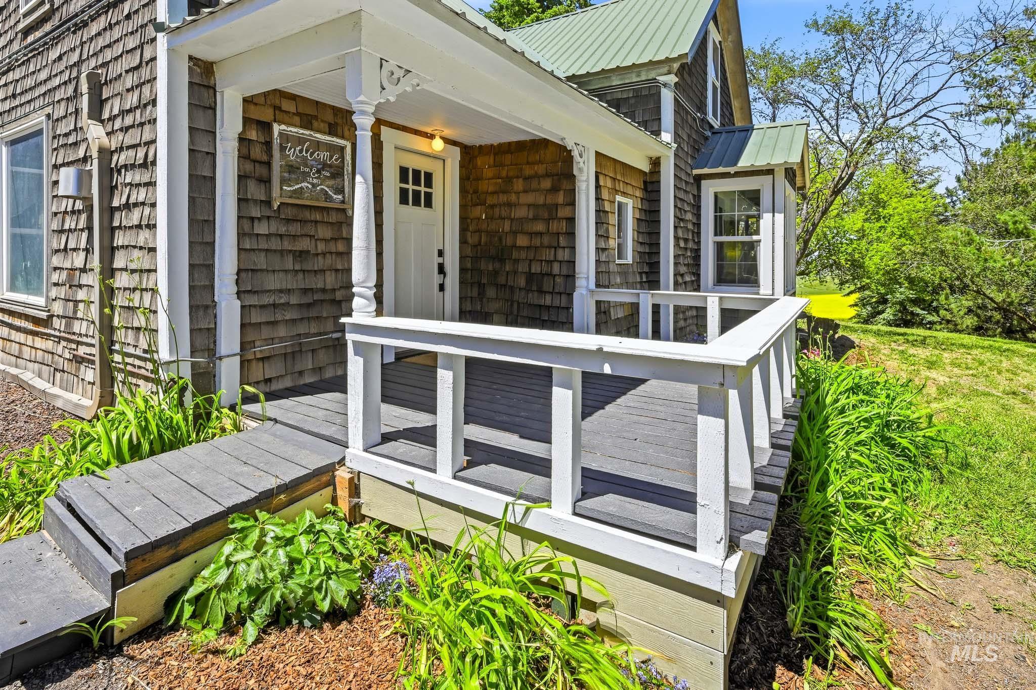1185 Paradise Ridge Rd, Moscow, Idaho 83843, 4 Bedrooms, 2 Bathrooms, Residential For Sale, Price $540,000,MLS 98990869