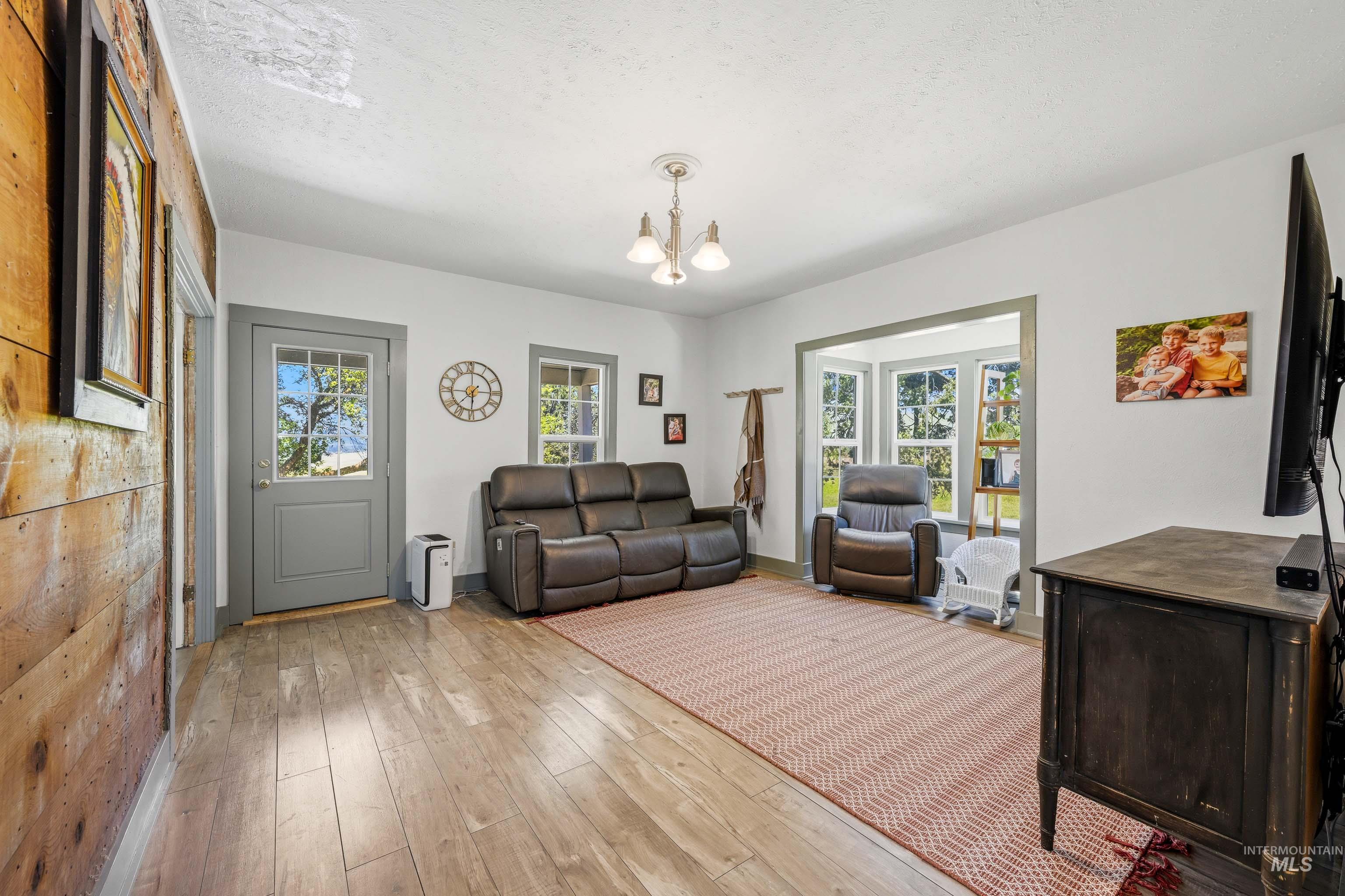 1185 Paradise Ridge Rd, Moscow, Idaho 83843, 4 Bedrooms, 2 Bathrooms, Residential For Sale, Price $540,000,MLS 98990869