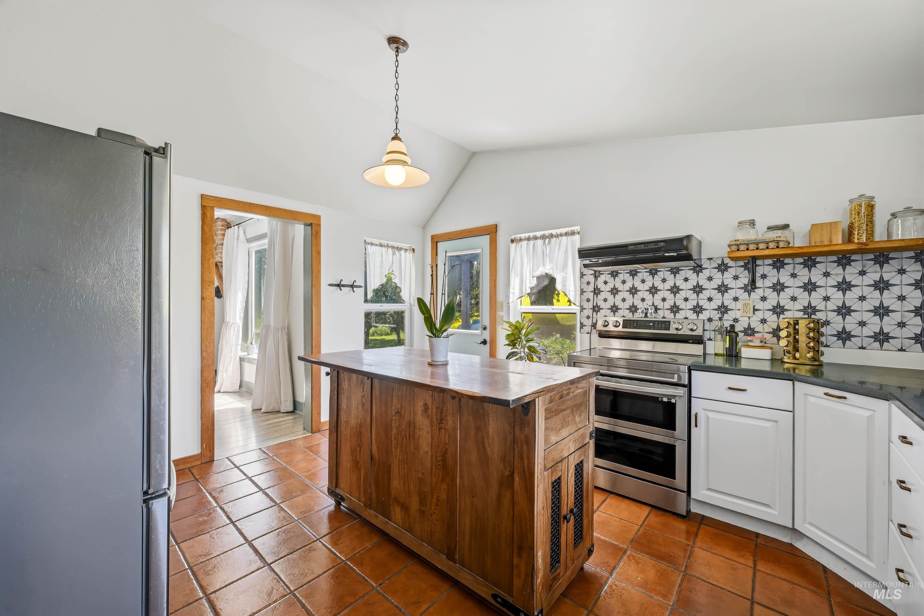 1185 Paradise Ridge Rd, Moscow, Idaho 83843, 4 Bedrooms, 2 Bathrooms, Residential For Sale, Price $540,000,MLS 98990869