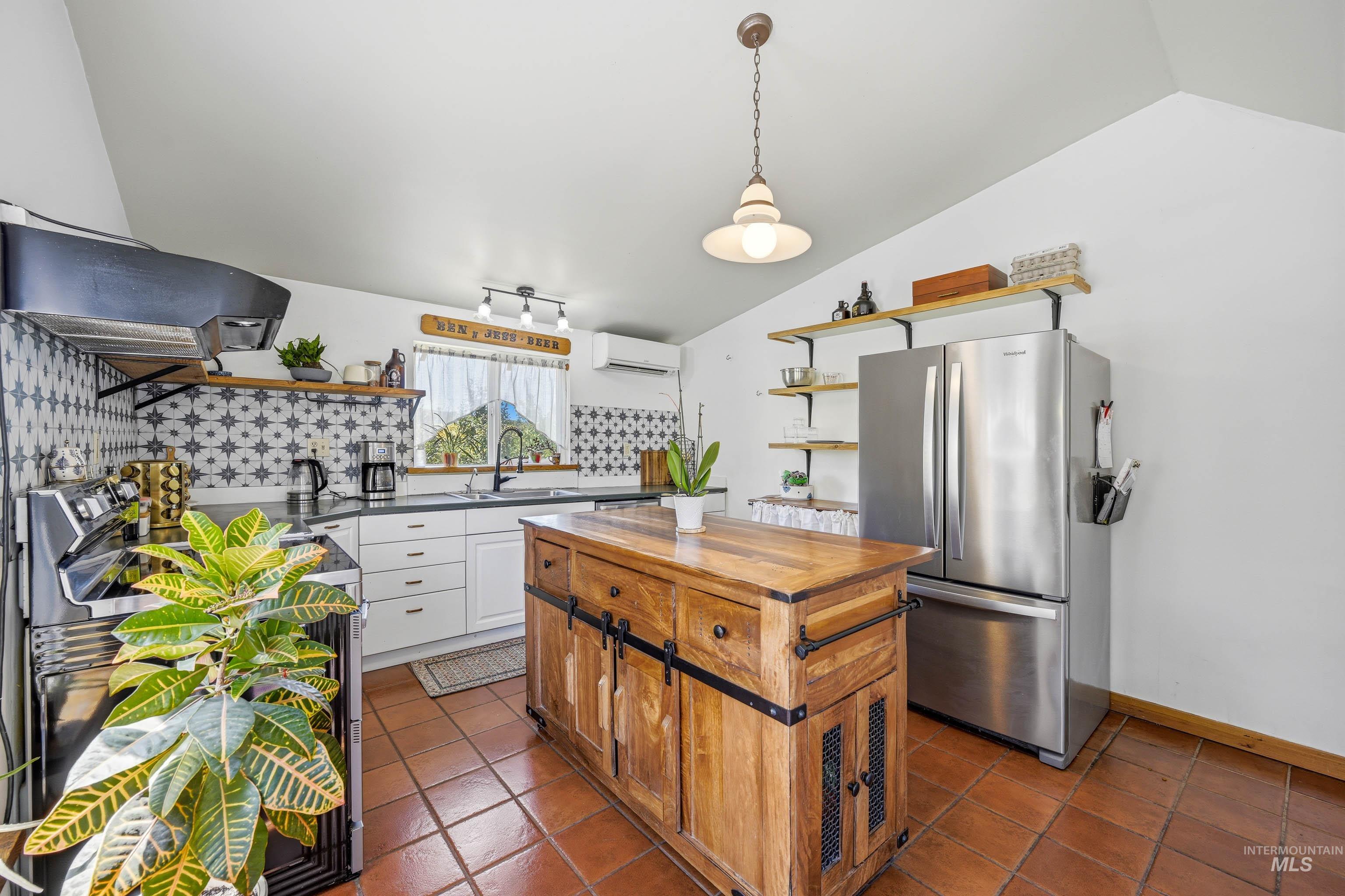 1185 Paradise Ridge Rd, Moscow, Idaho 83843, 4 Bedrooms, 2 Bathrooms, Residential For Sale, Price $540,000,MLS 98990869