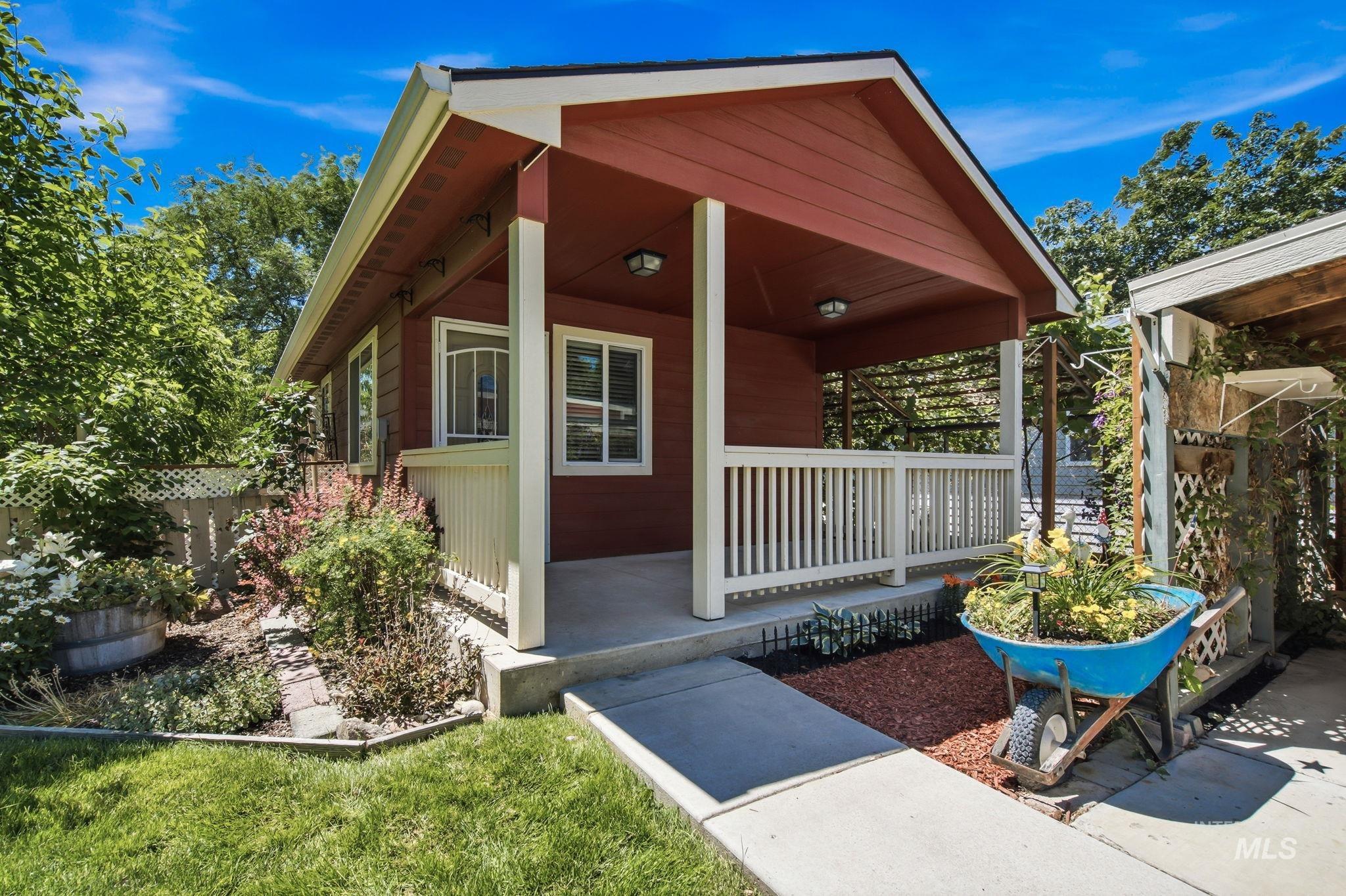 113 Smith Avenue, Nampa, Idaho 83651, 5 Bedrooms, 2 Bathrooms, Residential For Sale, Price $450,000,MLS 98990872