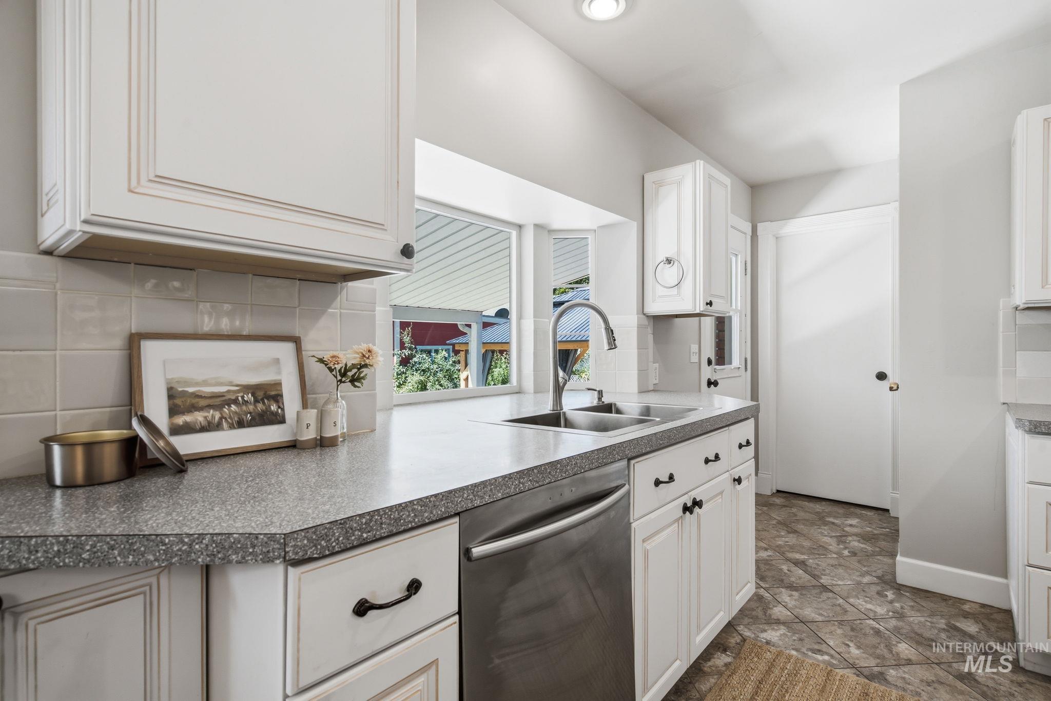 113 Smith Avenue, Nampa, Idaho 83651, 5 Bedrooms, 2 Bathrooms, Residential For Sale, Price $450,000,MLS 98990872