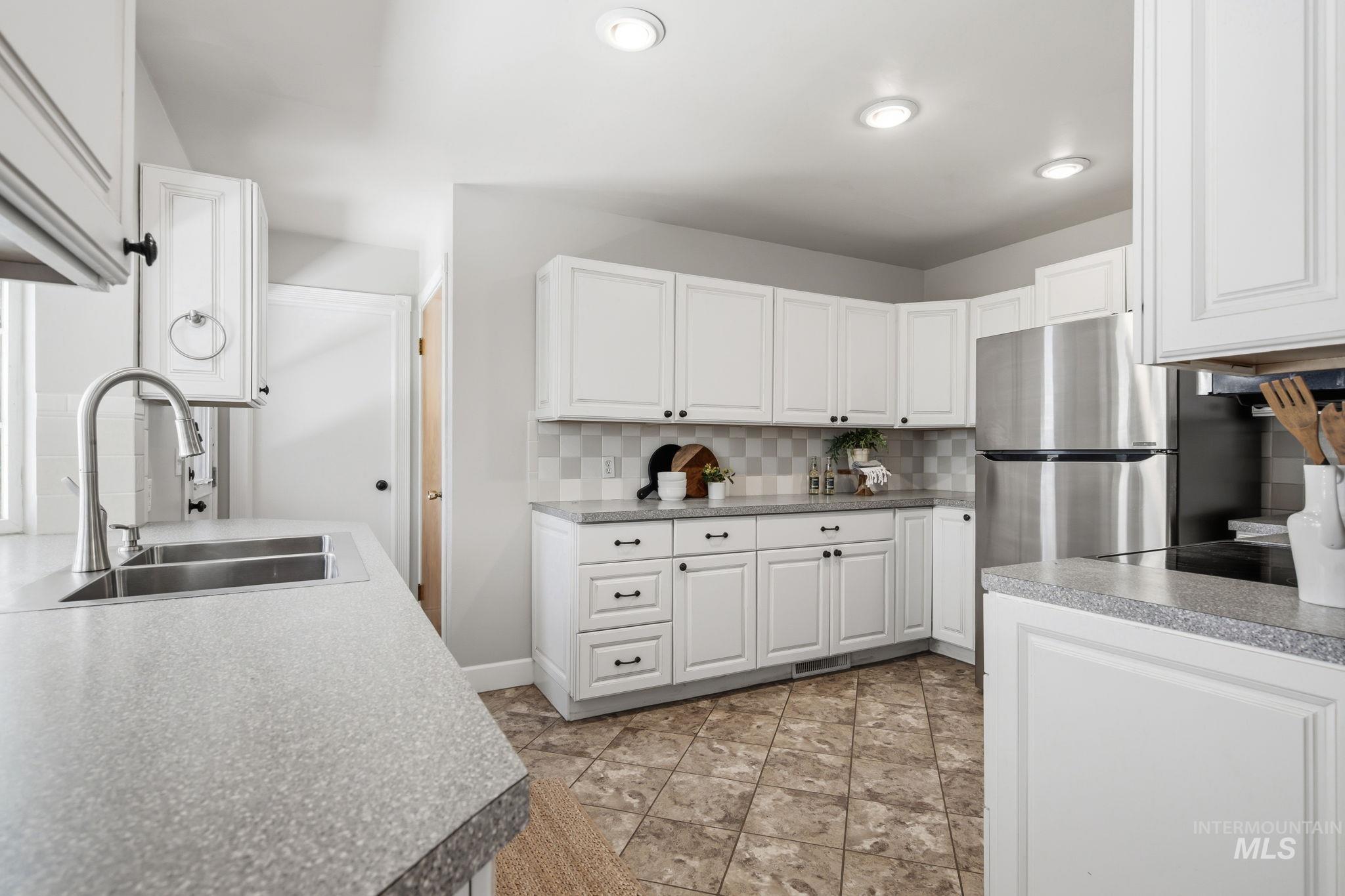 113 Smith Avenue, Nampa, Idaho 83651, 5 Bedrooms, 2 Bathrooms, Residential For Sale, Price $450,000,MLS 98990872