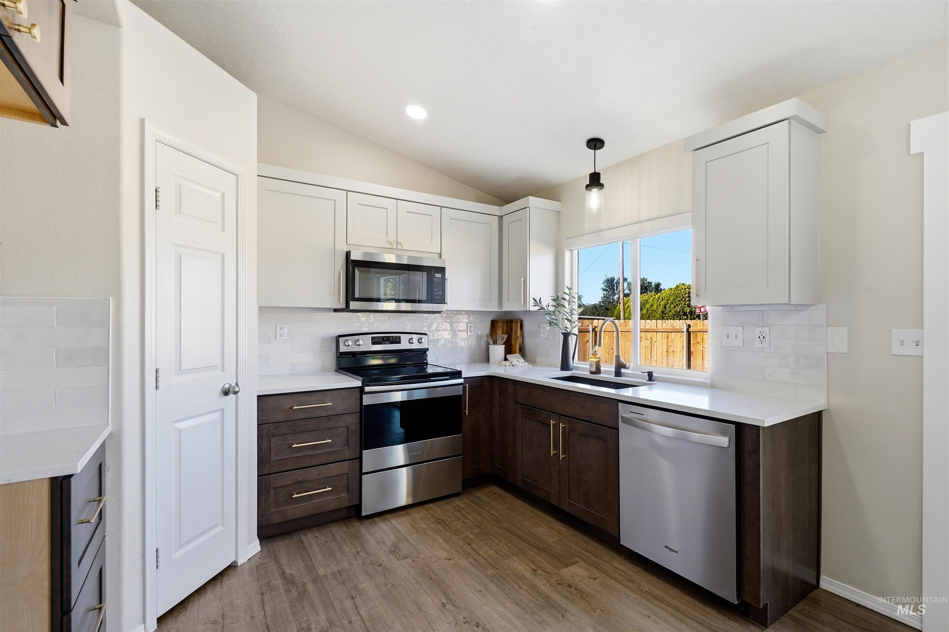 1573 W Hayfield Ct, Kuna, Idaho 83634, 3 Bedrooms, 2 Bathrooms, Residential For Sale, Price $399,500,MLS 98990876