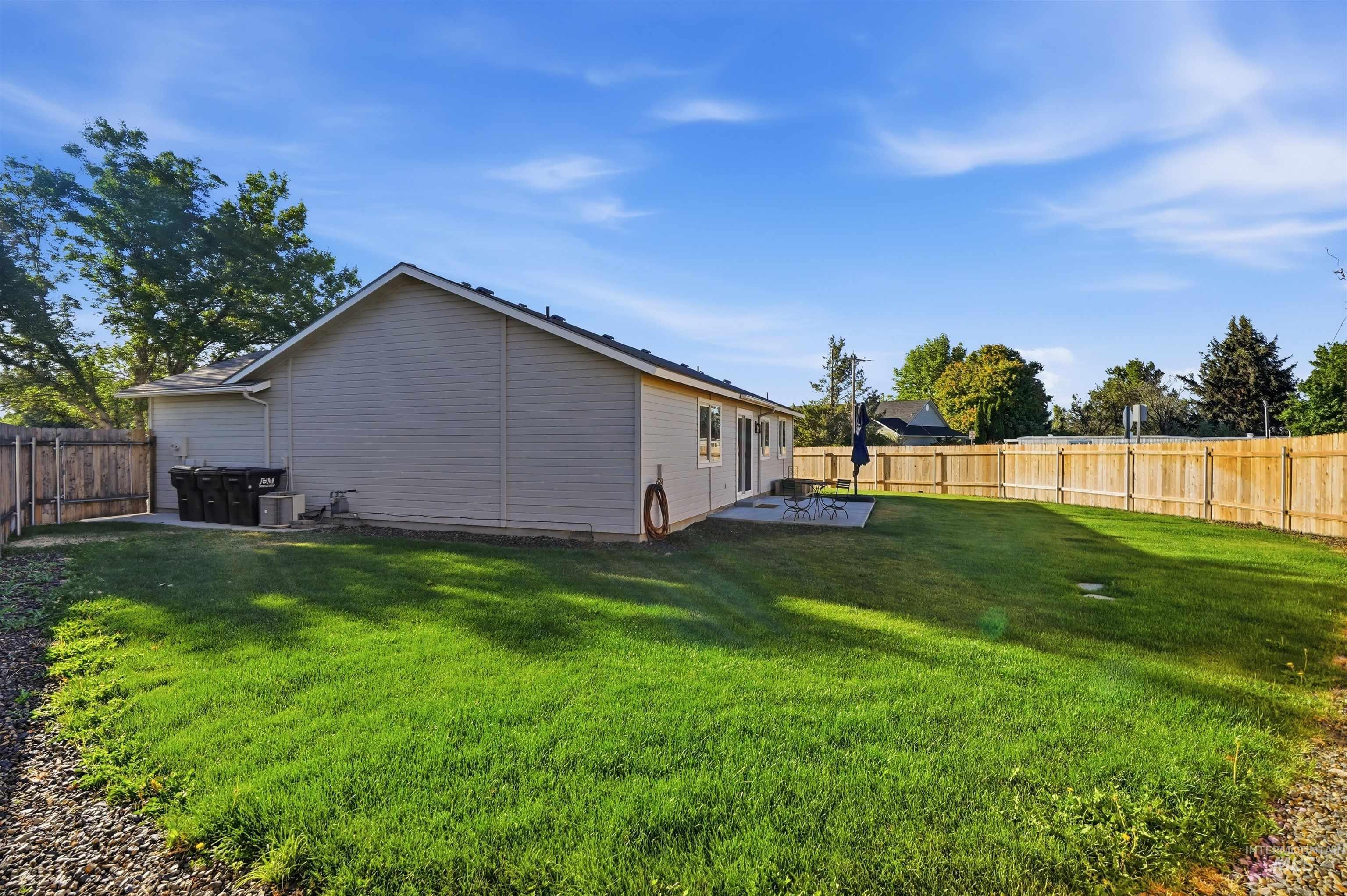 1573 W Hayfield Ct, Kuna, Idaho 83634, 3 Bedrooms, 2 Bathrooms, Residential For Sale, Price $399,500,MLS 98990876