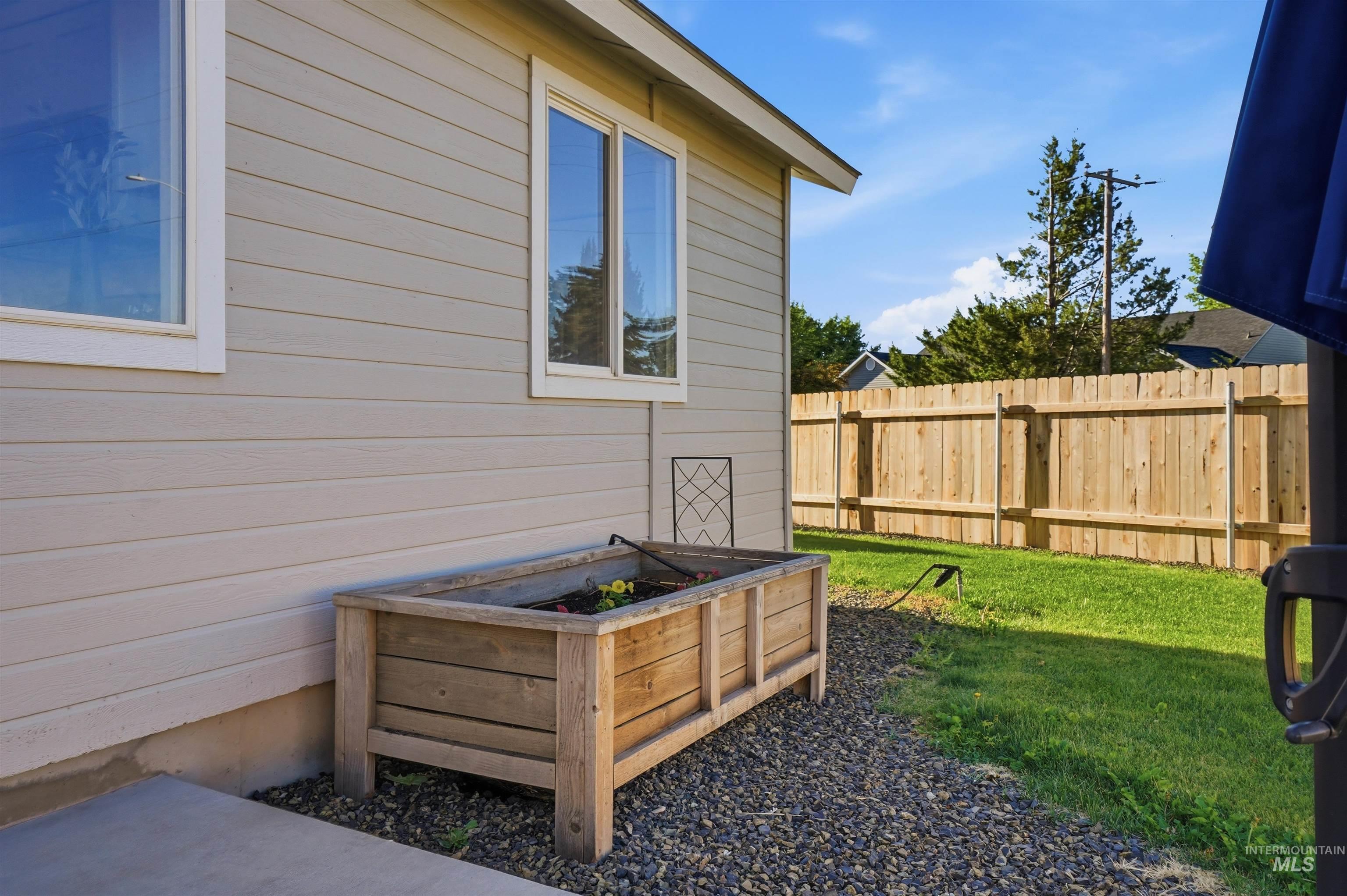 1573 W Hayfield Ct, Kuna, Idaho 83634, 3 Bedrooms, 2 Bathrooms, Residential For Sale, Price $399,500,MLS 98990876