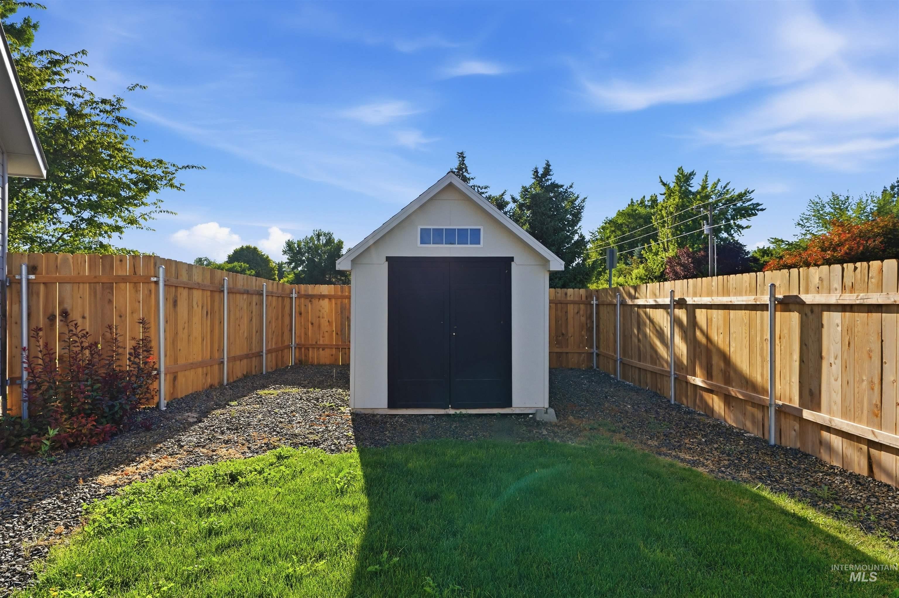 1573 W Hayfield Ct, Kuna, Idaho 83634, 3 Bedrooms, 2 Bathrooms, Residential For Sale, Price $399,500,MLS 98990876