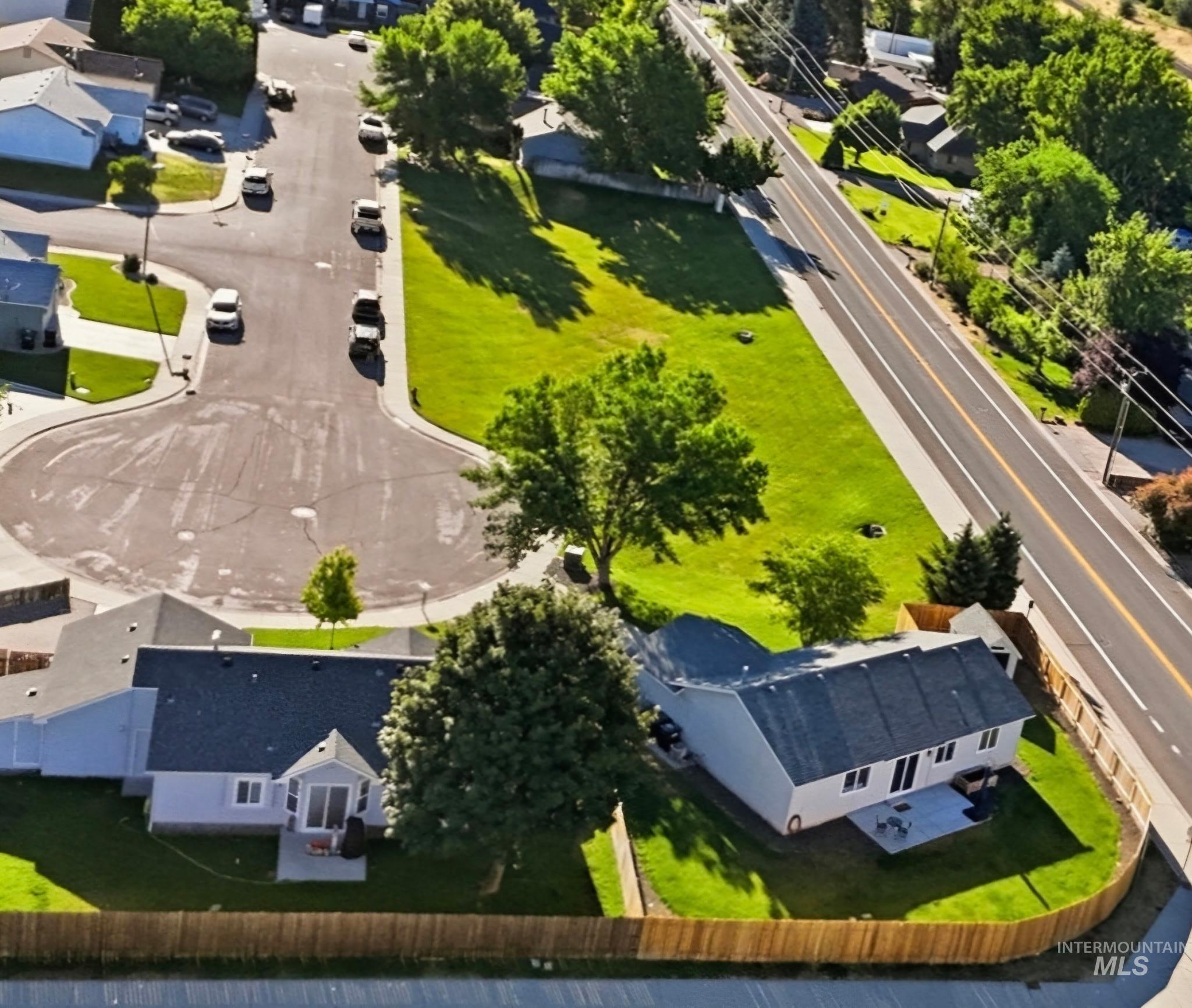 1573 W Hayfield Ct, Kuna, Idaho 83634, 3 Bedrooms, 2 Bathrooms, Residential For Sale, Price $399,500,MLS 98990876