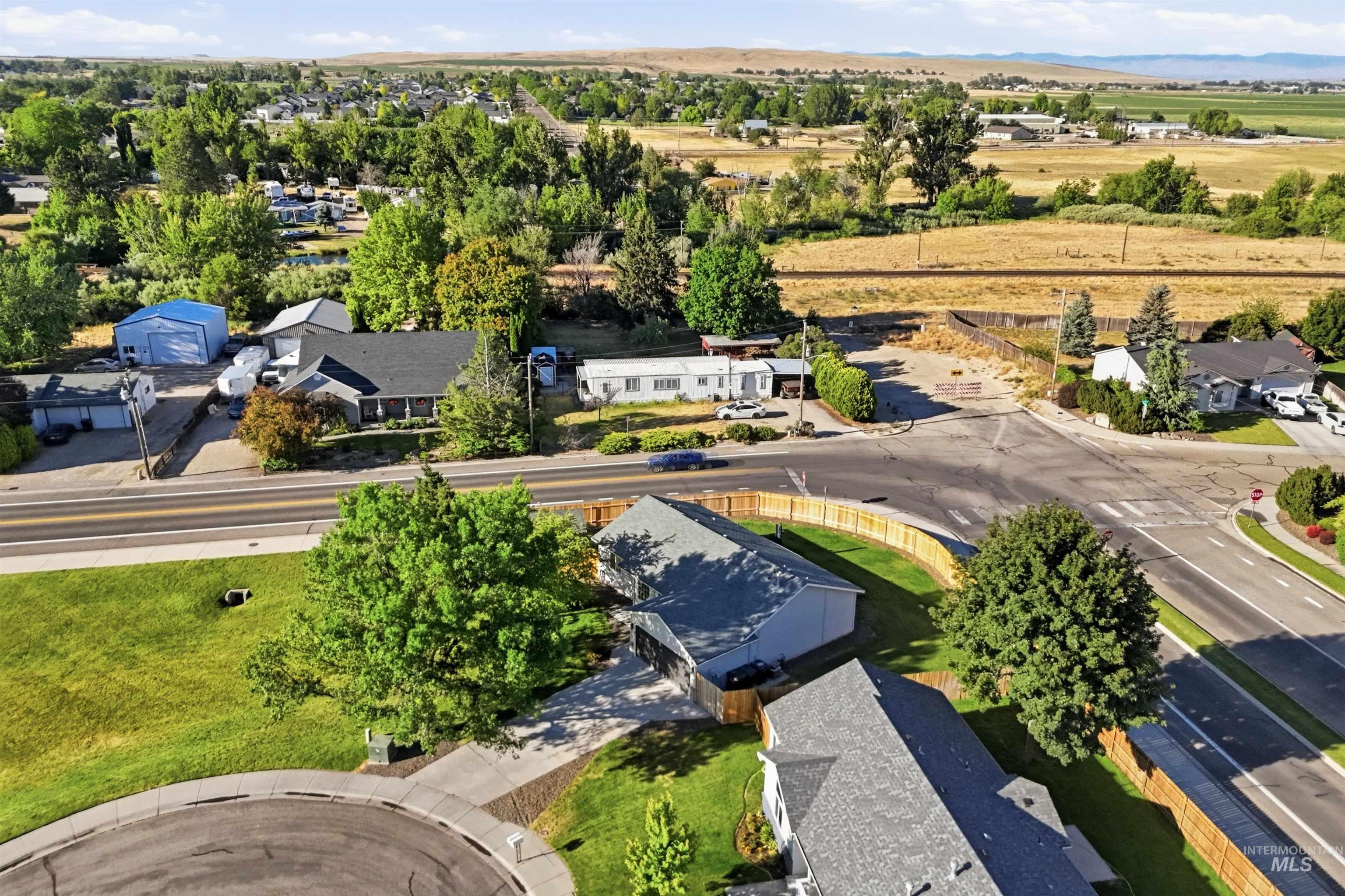 1573 W Hayfield Ct, Kuna, Idaho 83634, 3 Bedrooms, 2 Bathrooms, Residential For Sale, Price $399,500,MLS 98990876