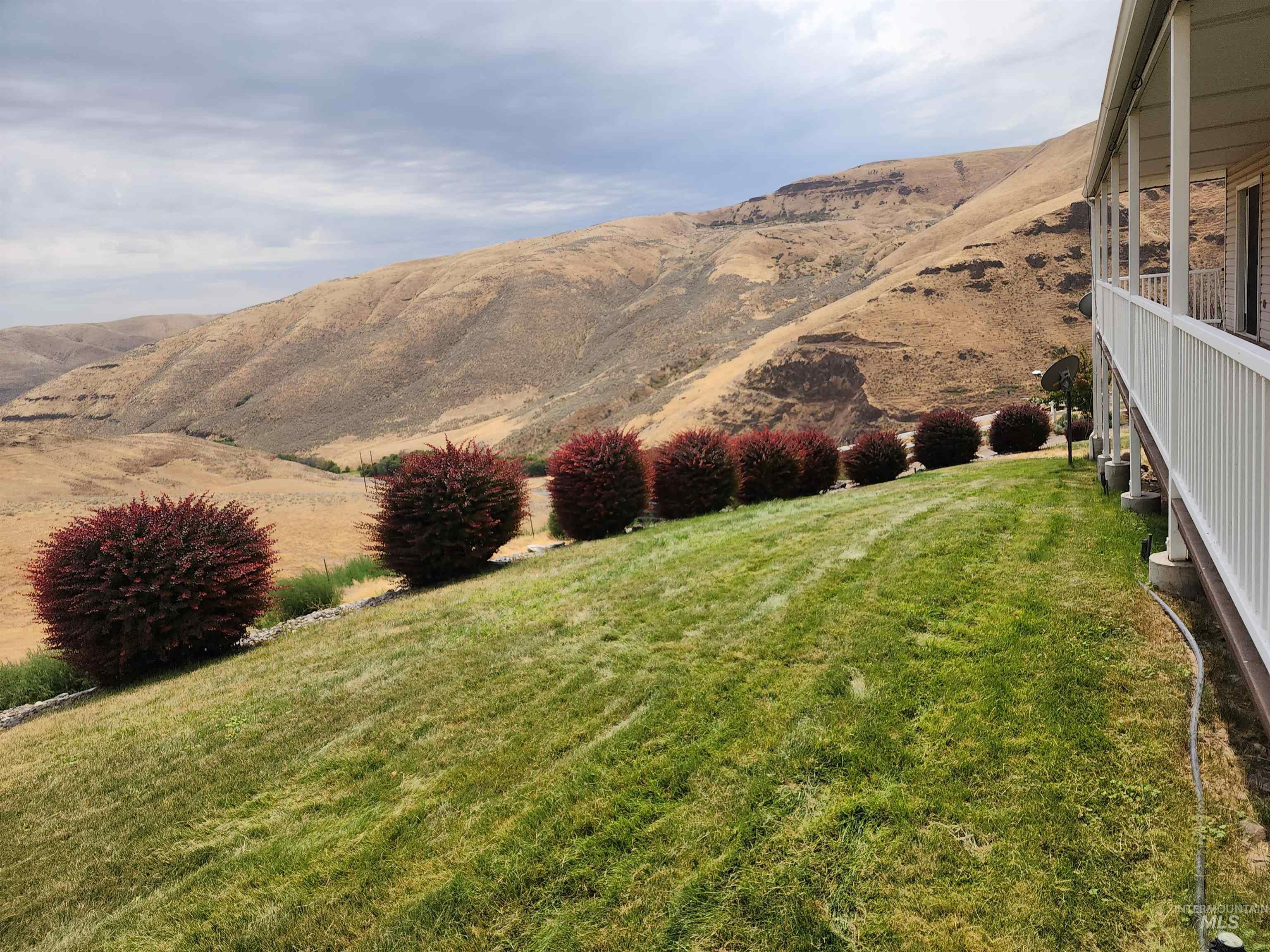 2871 Hwy 12, Clarkston, Washington 99403, 3 Bedrooms, 3 Bathrooms, Residential For Sale, Price $899,900,MLS 98990877