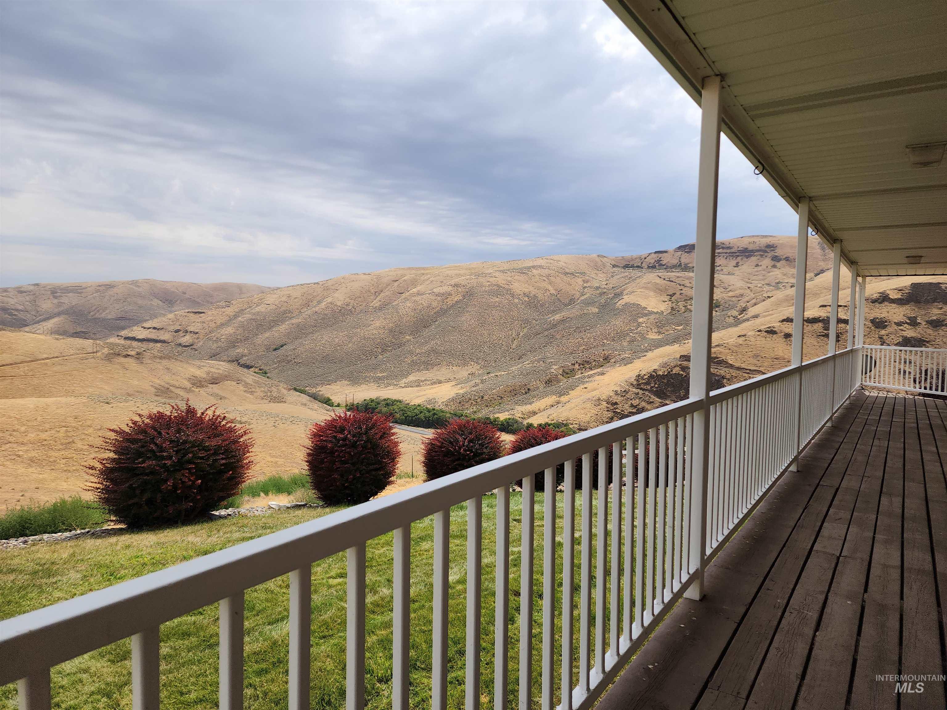 2871 Hwy 12, Clarkston, Washington 99403, 3 Bedrooms, 3 Bathrooms, Residential For Sale, Price $899,900,MLS 98990877