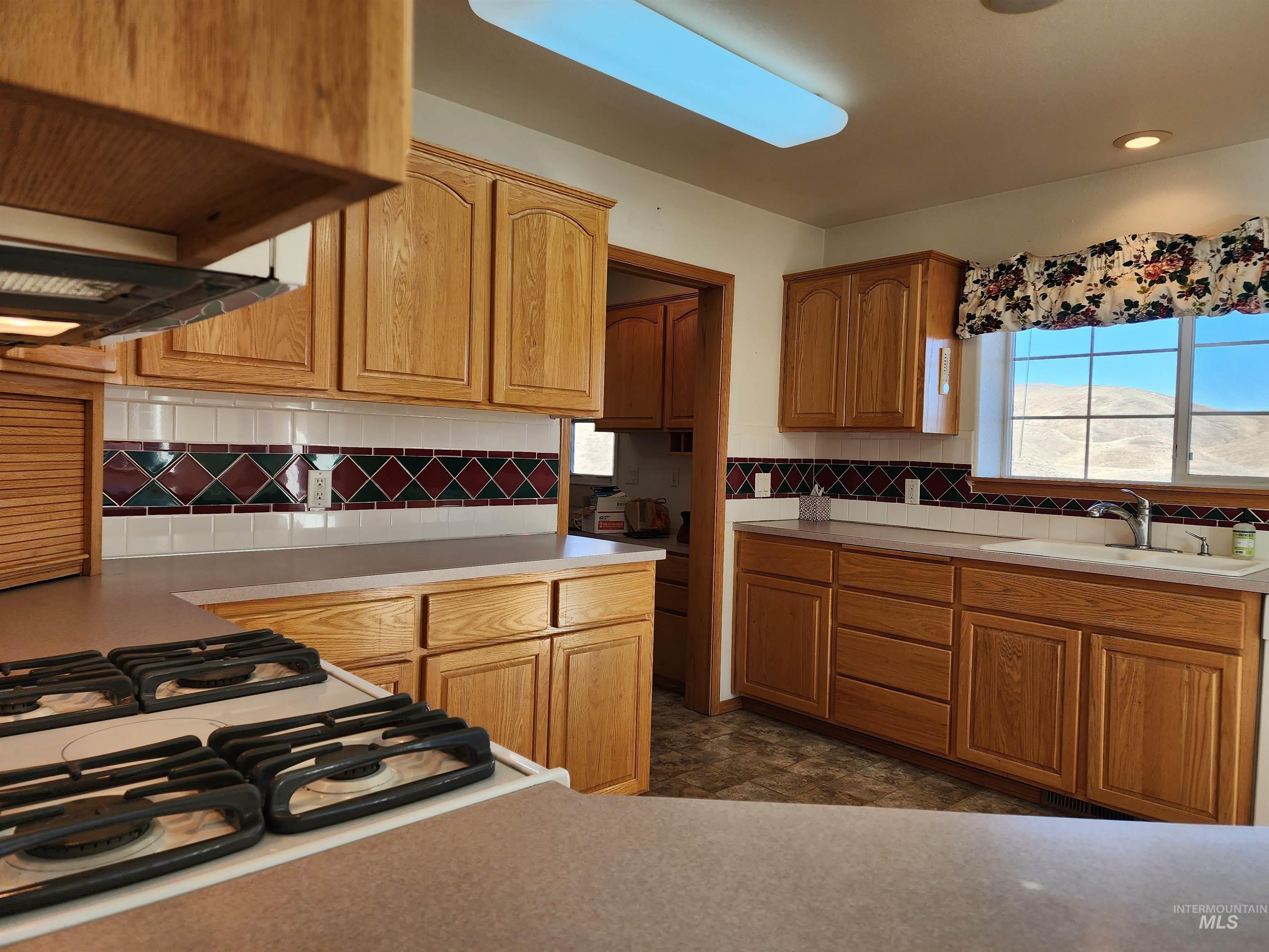 2871 Hwy 12, Clarkston, Washington 99403, 3 Bedrooms, 3 Bathrooms, Residential For Sale, Price $899,900,MLS 98990877