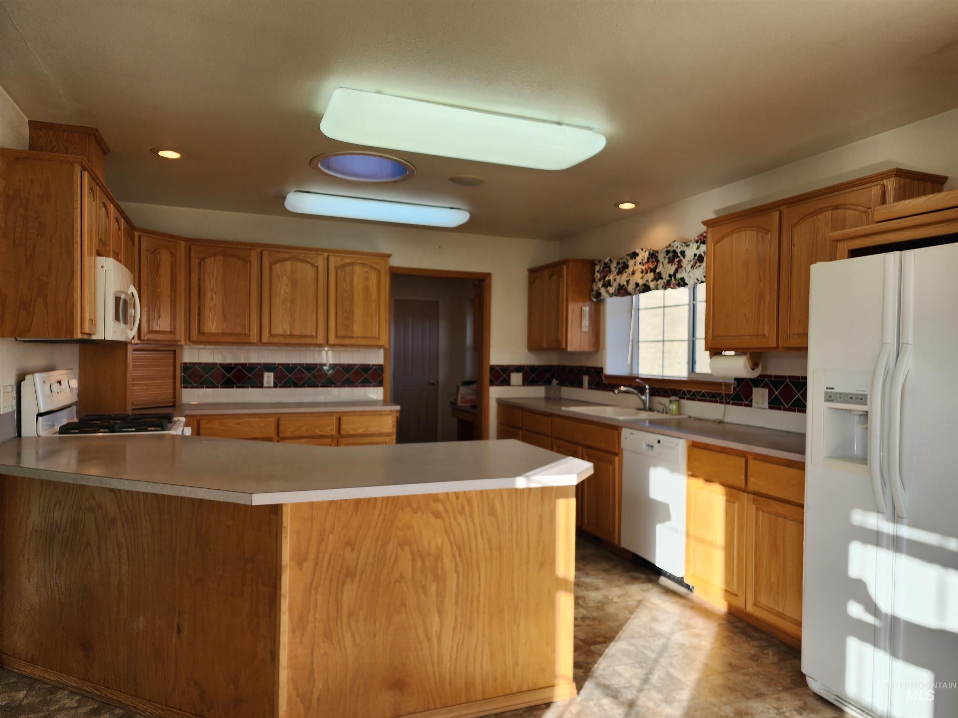 2871 Hwy 12, Clarkston, Washington 99403, 3 Bedrooms, 3 Bathrooms, Residential For Sale, Price $899,900,MLS 98990877