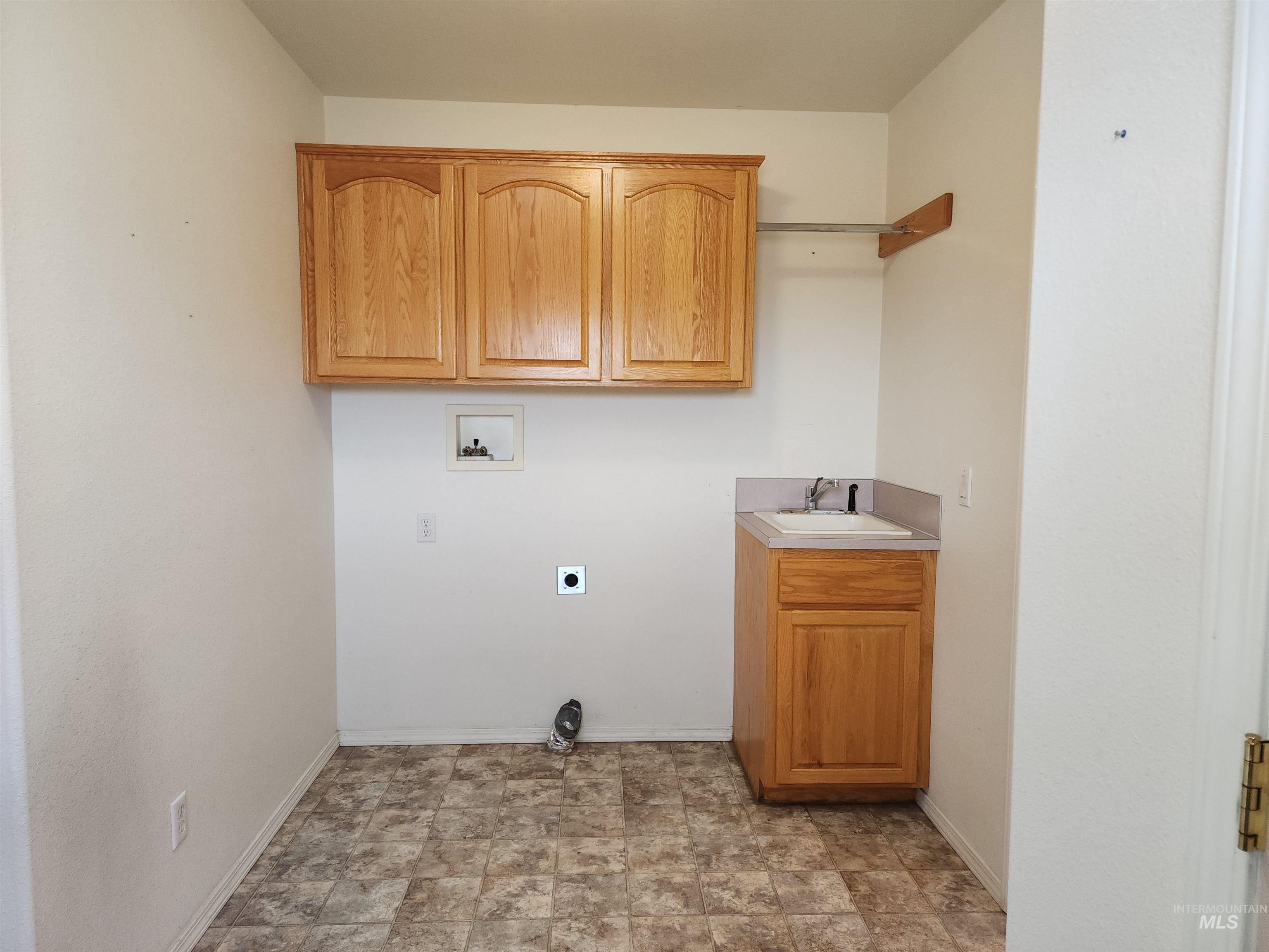 2871 Hwy 12, Clarkston, Washington 99403, 3 Bedrooms, 3 Bathrooms, Residential For Sale, Price $899,900,MLS 98990877