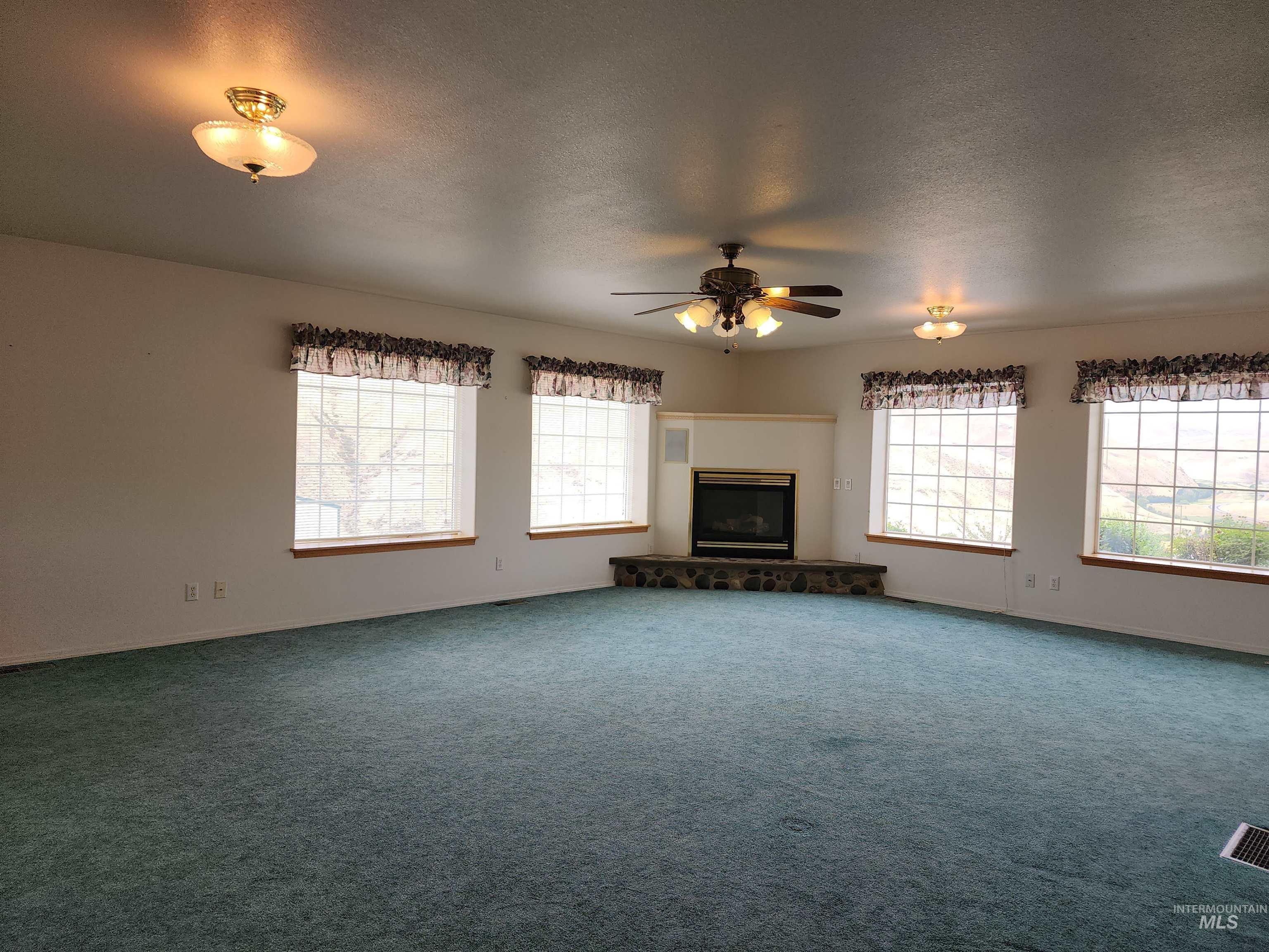 2871 Hwy 12, Clarkston, Washington 99403, 3 Bedrooms, 3 Bathrooms, Residential For Sale, Price $899,900,MLS 98990877