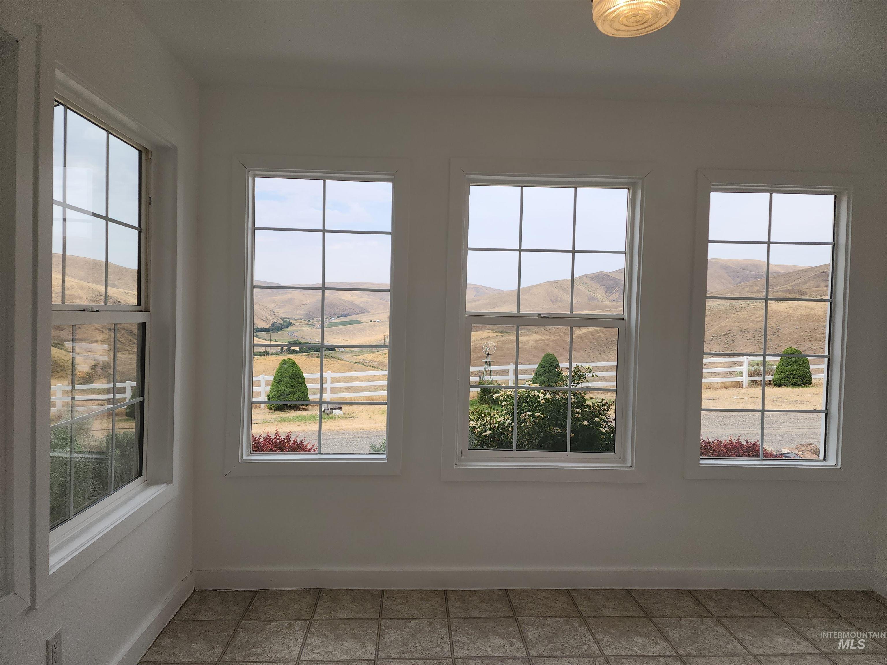 2871 Hwy 12, Clarkston, Washington 99403, 3 Bedrooms, 3 Bathrooms, Residential For Sale, Price $899,900,MLS 98990877