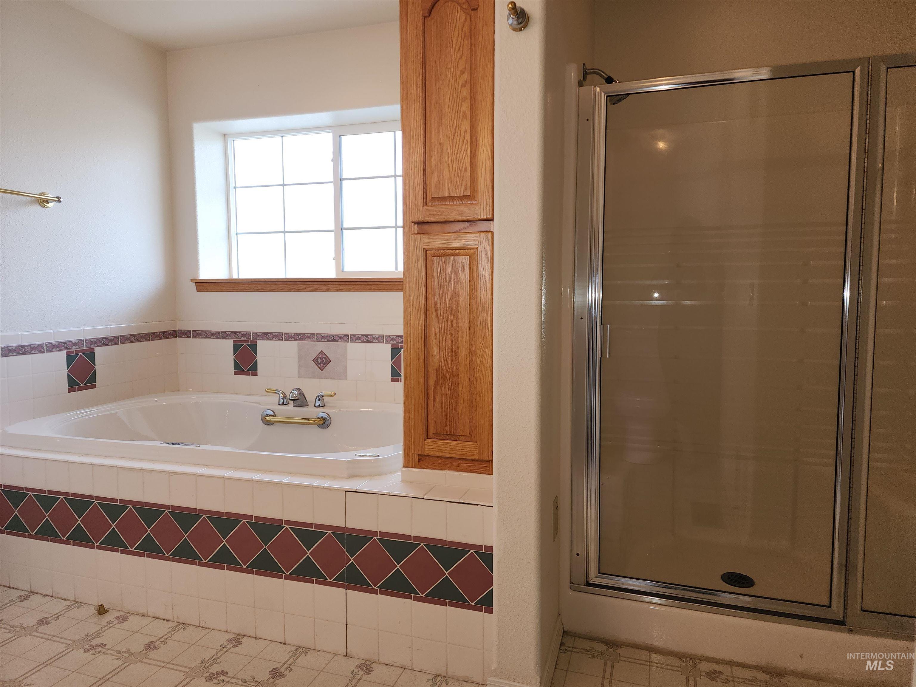 2871 Hwy 12, Clarkston, Washington 99403, 3 Bedrooms, 3 Bathrooms, Residential For Sale, Price $899,900,MLS 98990877