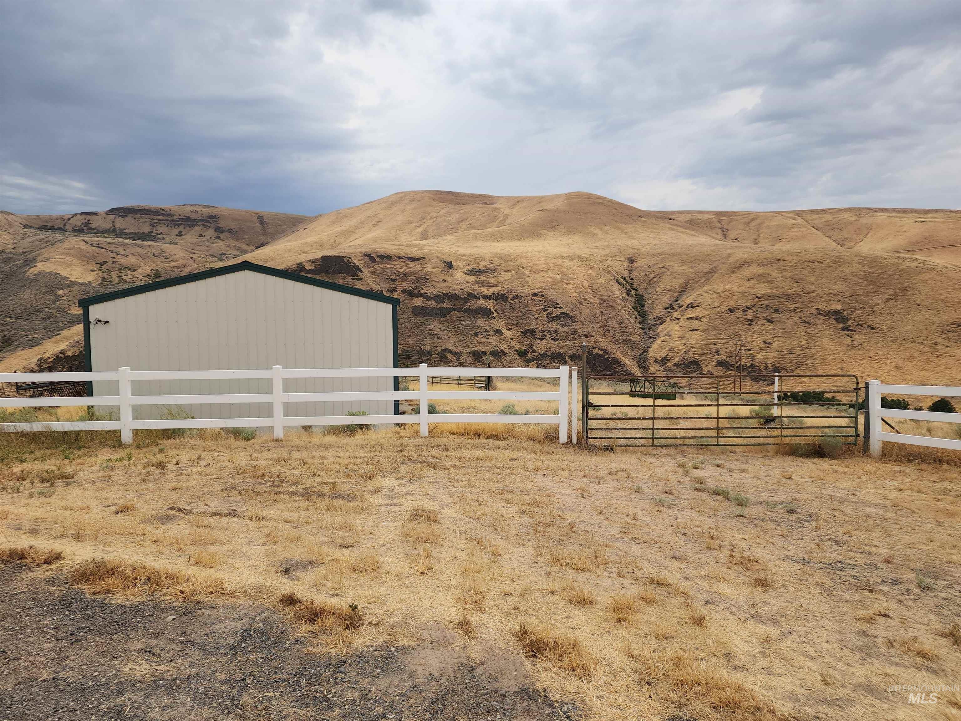2871 Hwy 12, Clarkston, Washington 99403, 3 Bedrooms, 3 Bathrooms, Residential For Sale, Price $899,900,MLS 98990877