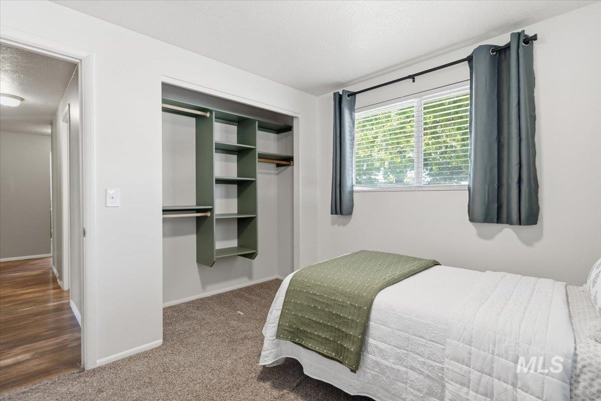 8395 W Valley View, Boise, Idaho 83704, 6 Bedrooms, 2 Bathrooms, Residential For Sale, Price $575,000,MLS 98990878