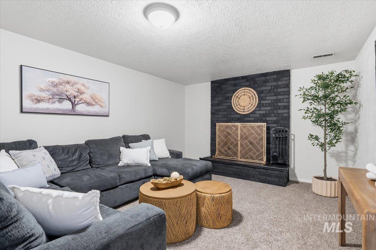 8395 W Valley View, Boise, Idaho 83704, 6 Bedrooms, 2 Bathrooms, Residential For Sale, Price $575,000,MLS 98990878