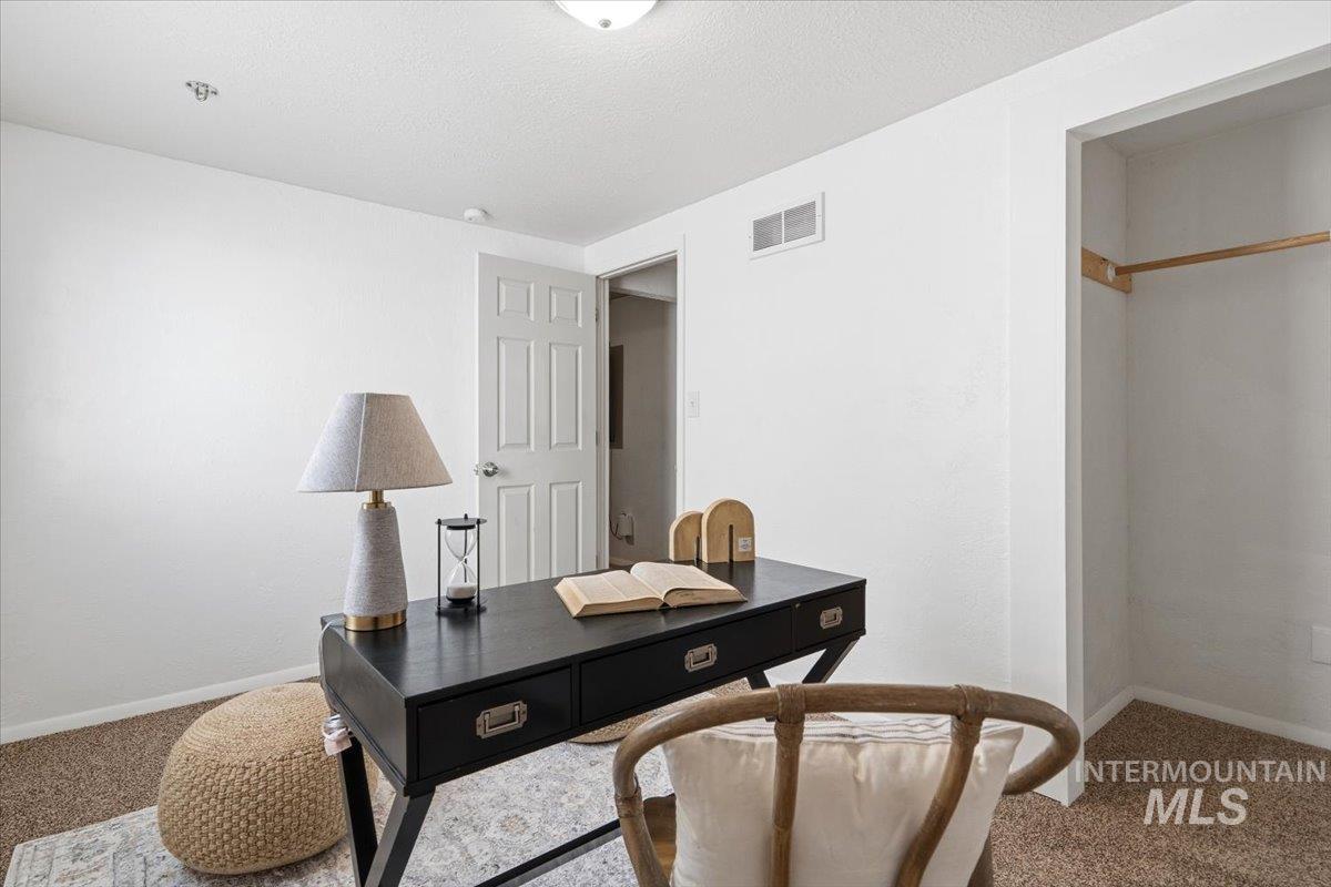 8395 W Valley View, Boise, Idaho 83704, 6 Bedrooms, 2 Bathrooms, Residential For Sale, Price $575,000,MLS 98990878
